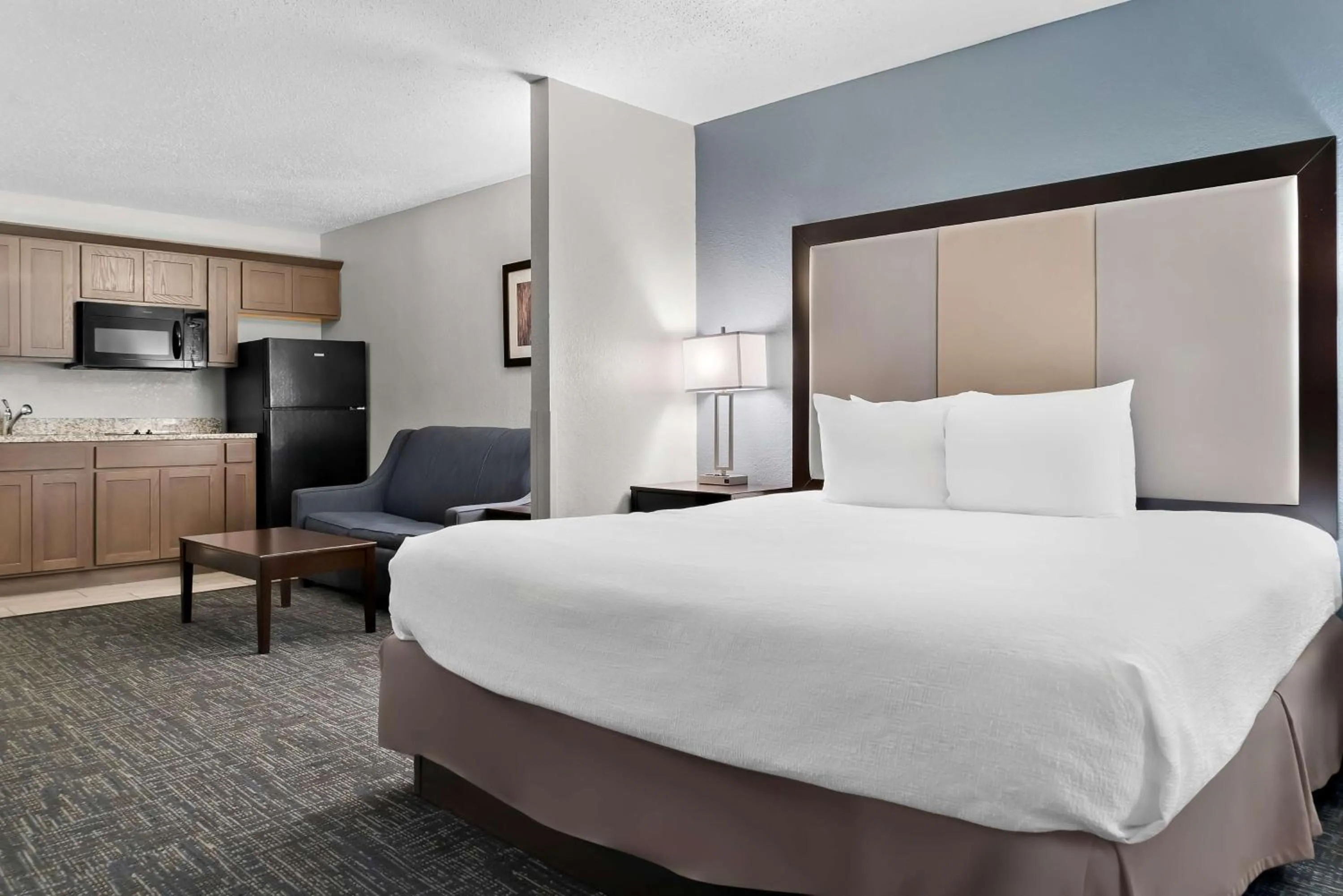 King Room with Sofa Bed and Kitchenette - Non-Smoking in Best Western Plus Flint Airport Inn & Suites