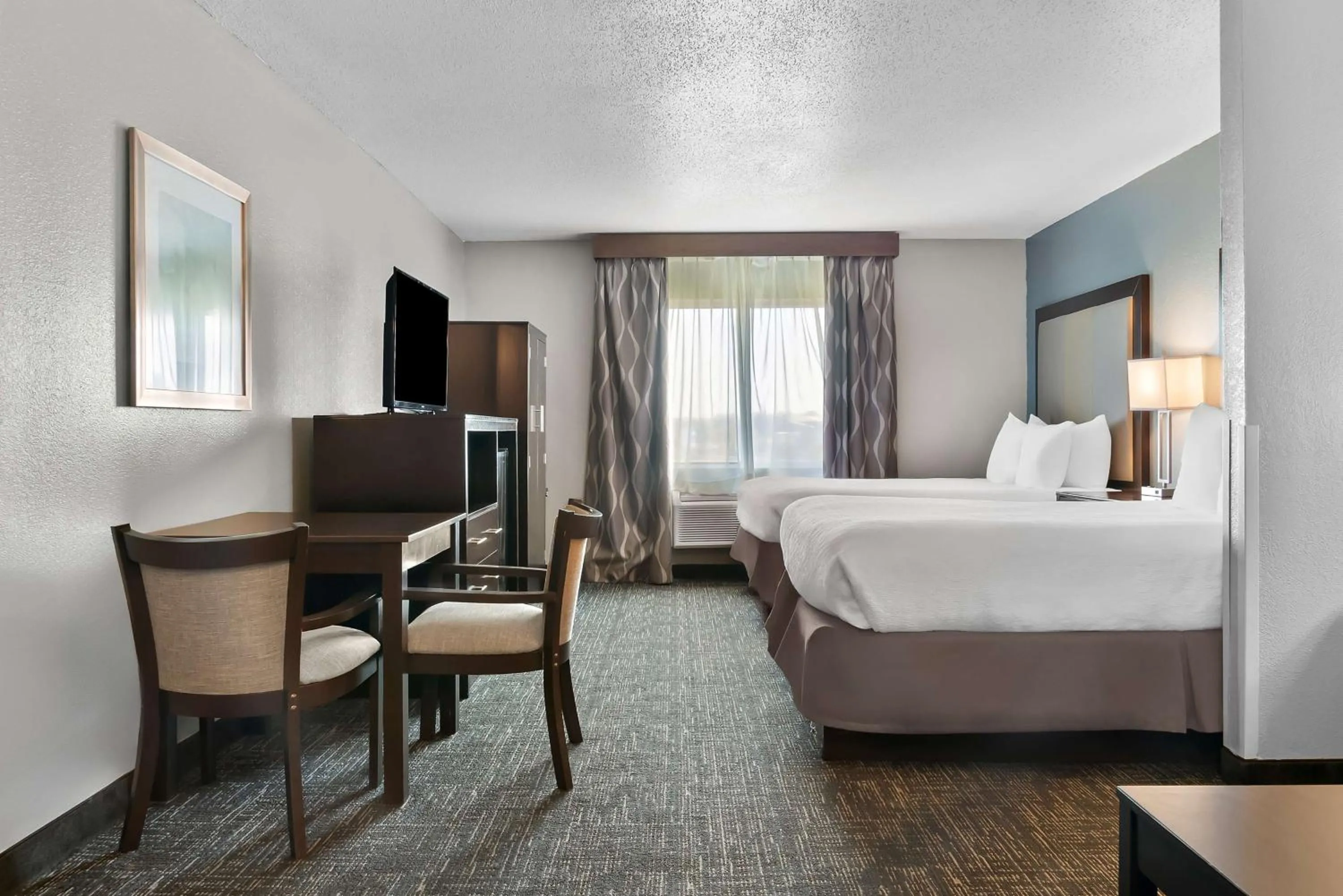 Queen Room with Two Queen Beds in Best Western Plus Flint Airport Inn & Suites