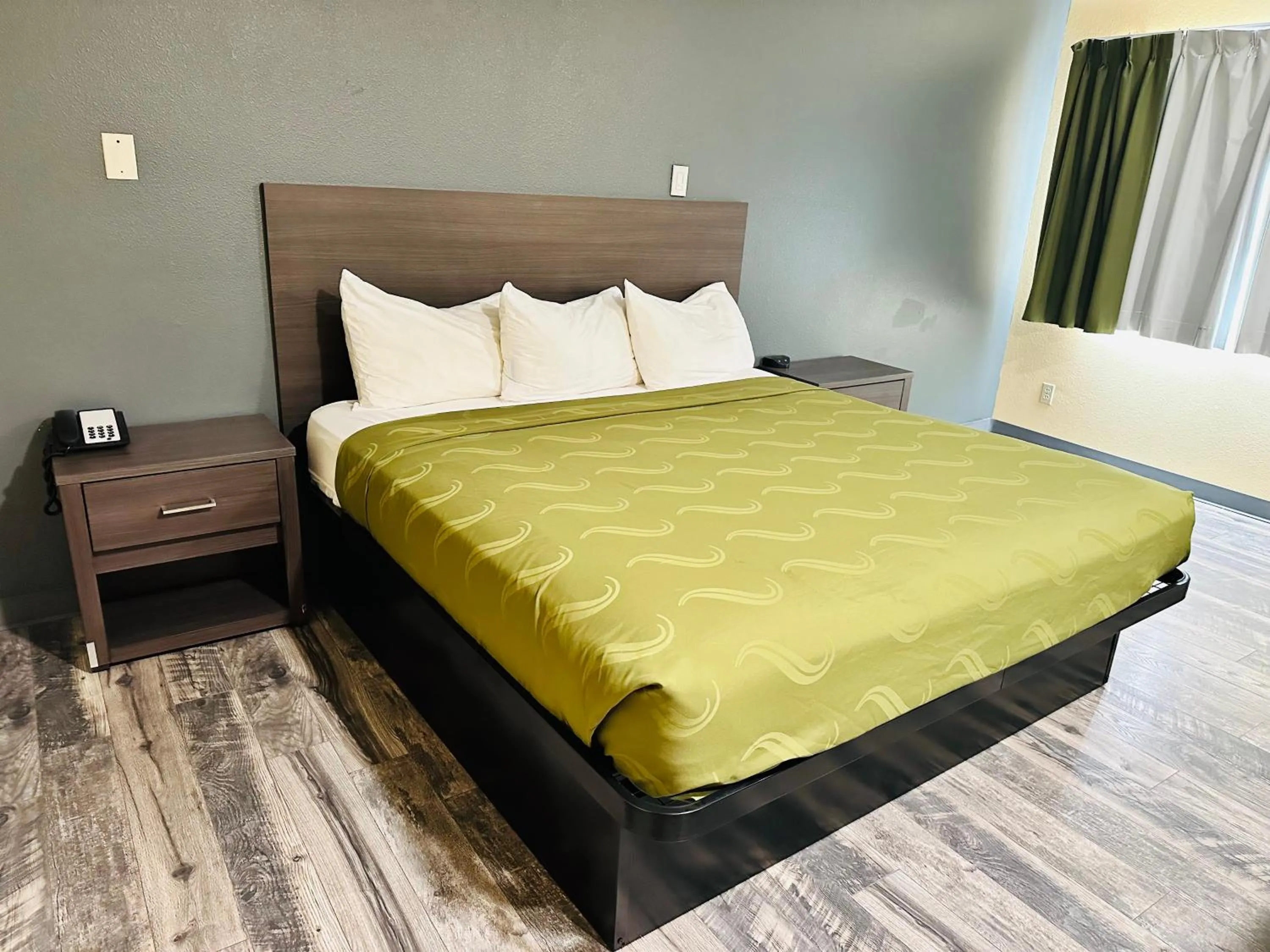 King Room - Smoking  in Rodeway Inn Winslow I-40