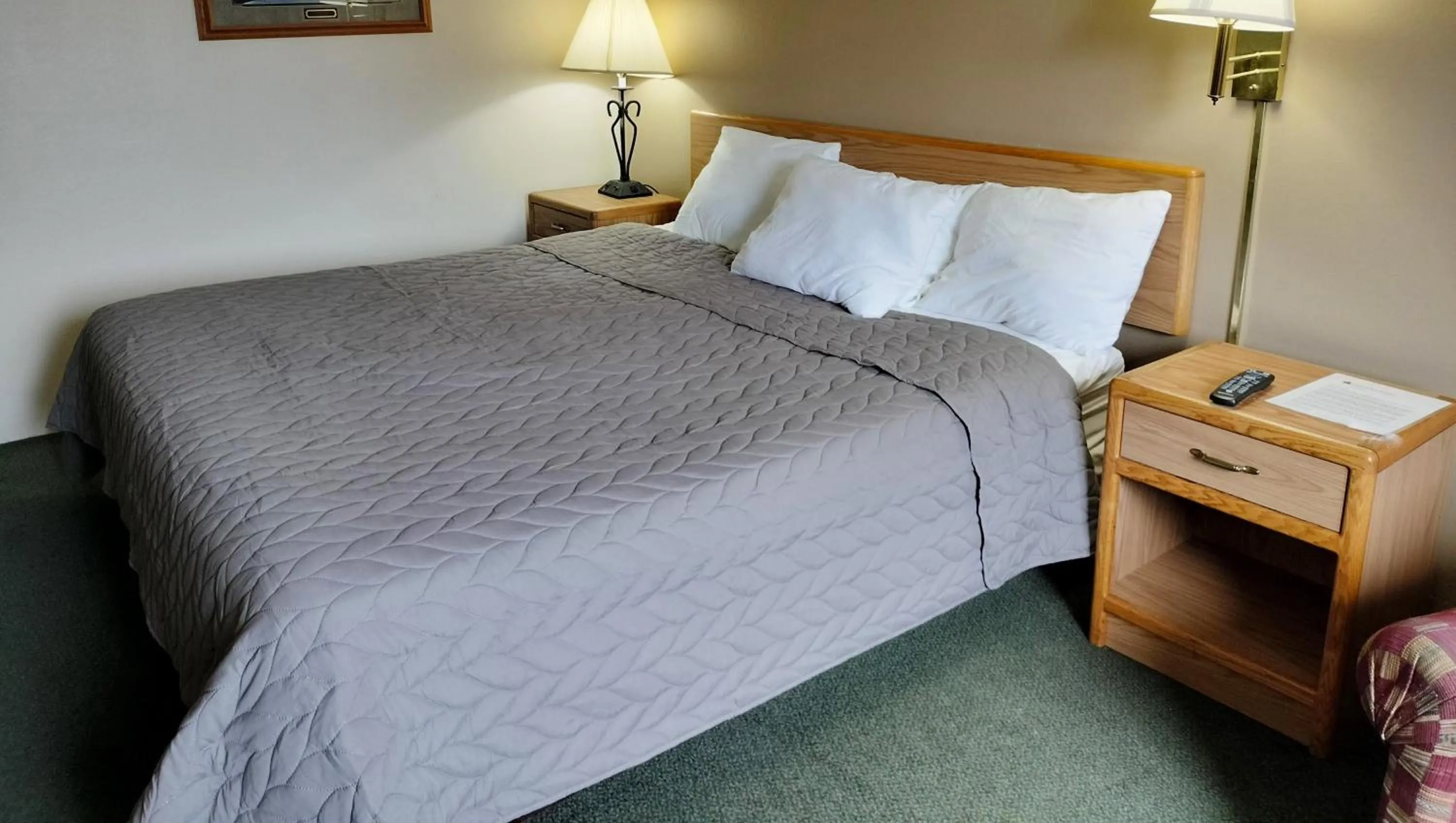 King Room - Non-Smoking in Magnuson Hotel Ironwood