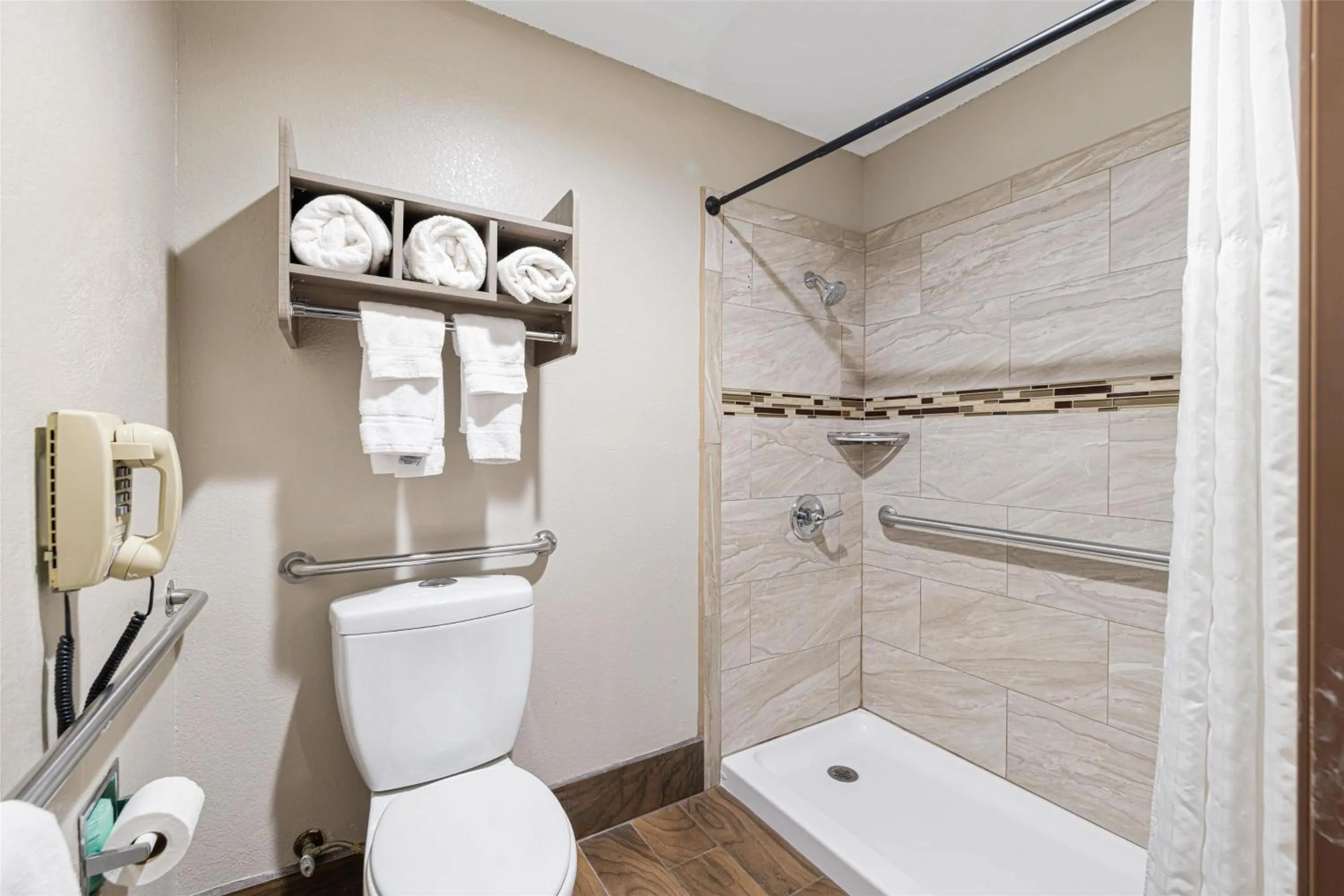 King Room with Walk-in Shower - Disability Access in SureStay Plus Hotel by Best Western Kearney