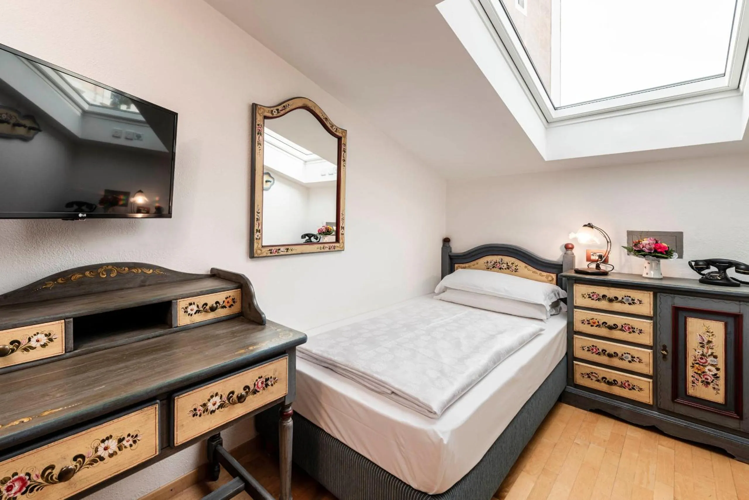 Small Single Room in Hotel Cavallino D'Oro Bed&Breakfast