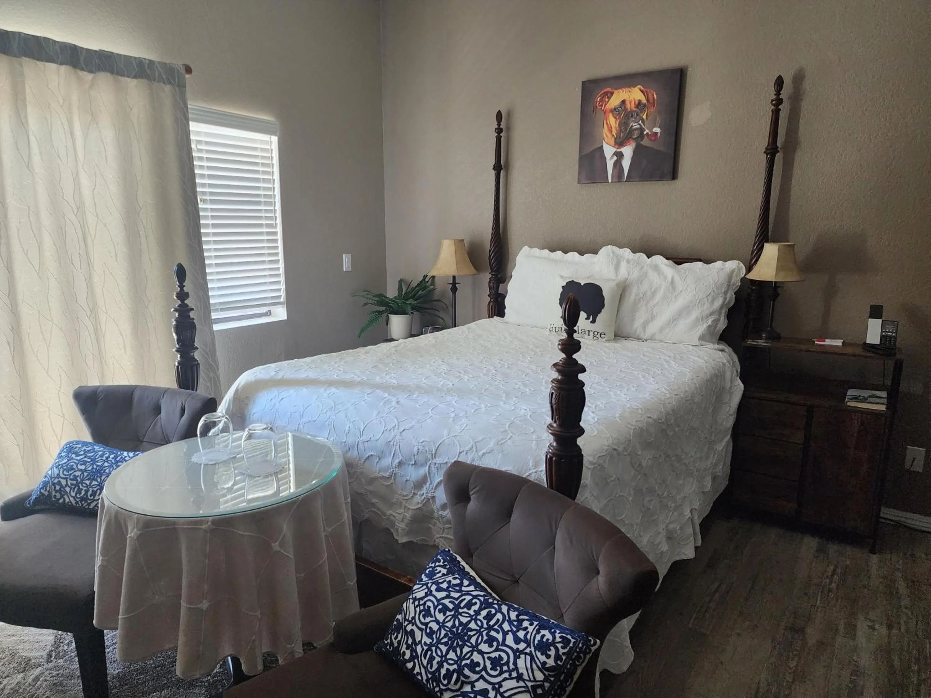 Deluxe Queen Room with Courtyard View in Wharf Master's Inn