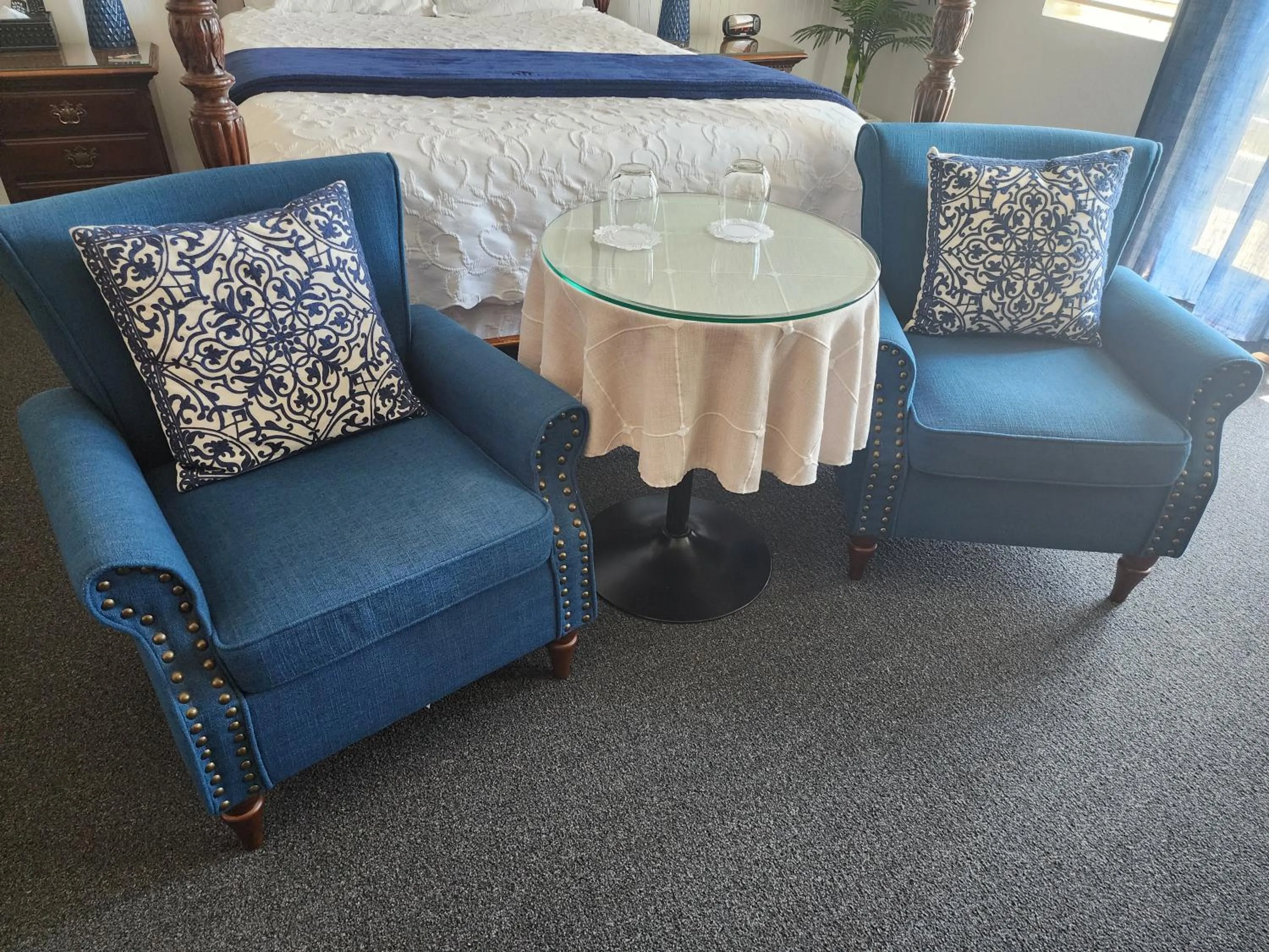 Deluxe Queen Room with Partial Ocean View in Wharf Master's Inn