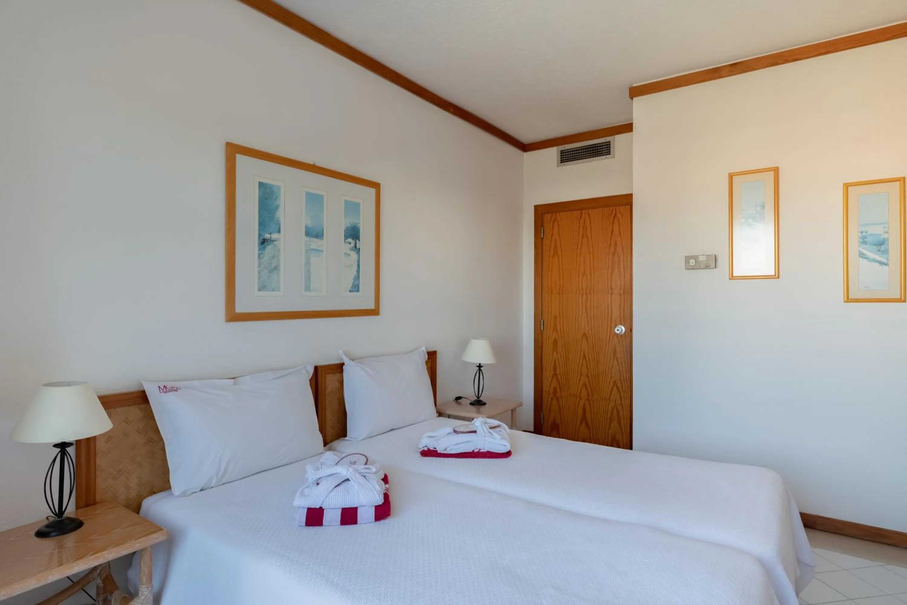 Deluxe One-Bedroom Apartment in Muthu Oura Praia Hotel