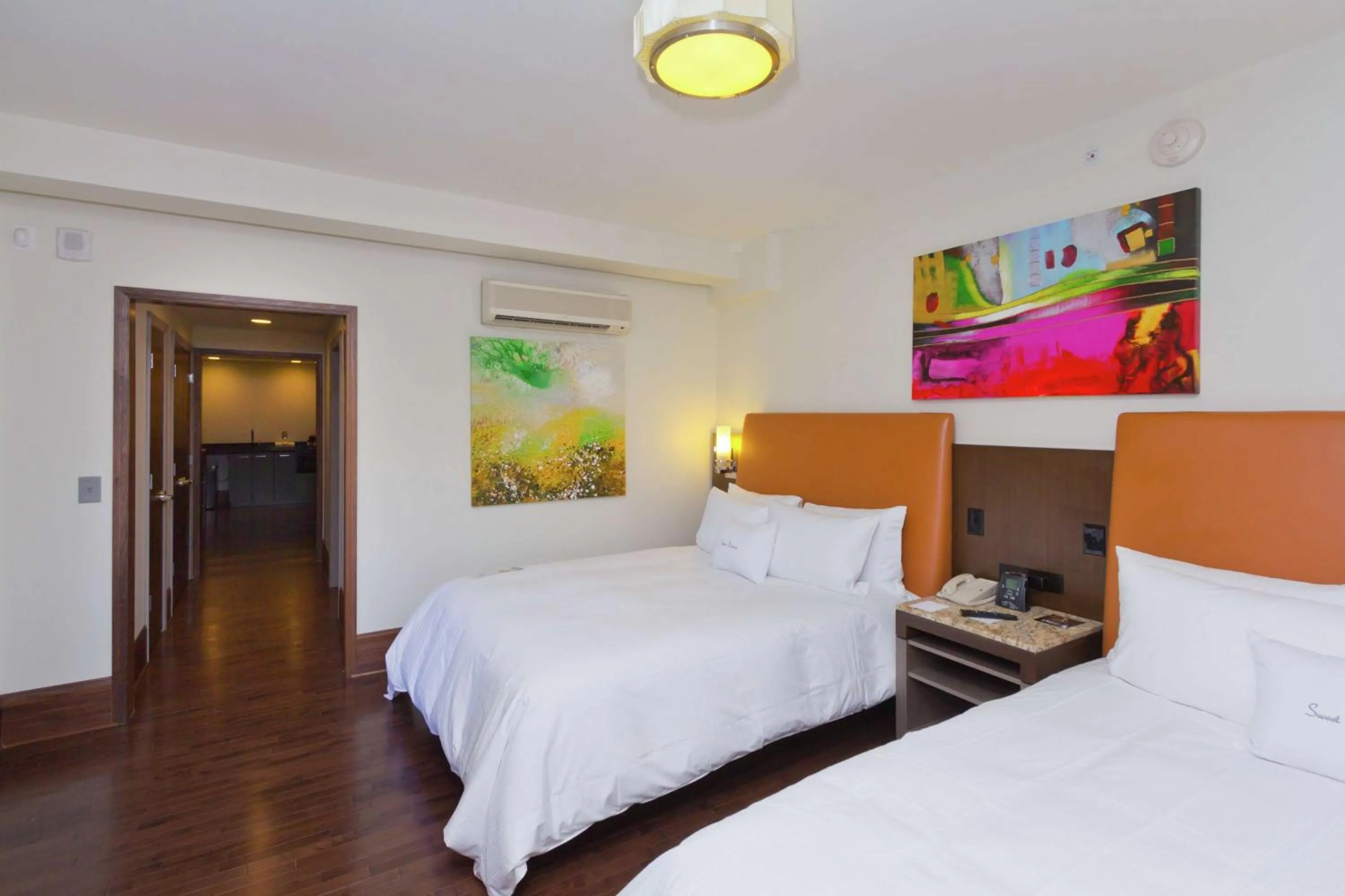 Queen Suite in The Tudor Arms Hotel Cleveland - a DoubleTree by Hilton