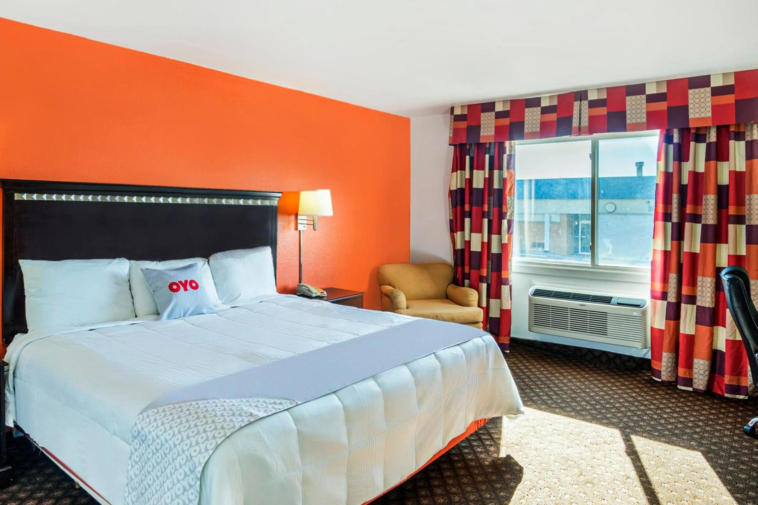 King Room in OYO Townhouse Dodge City KS