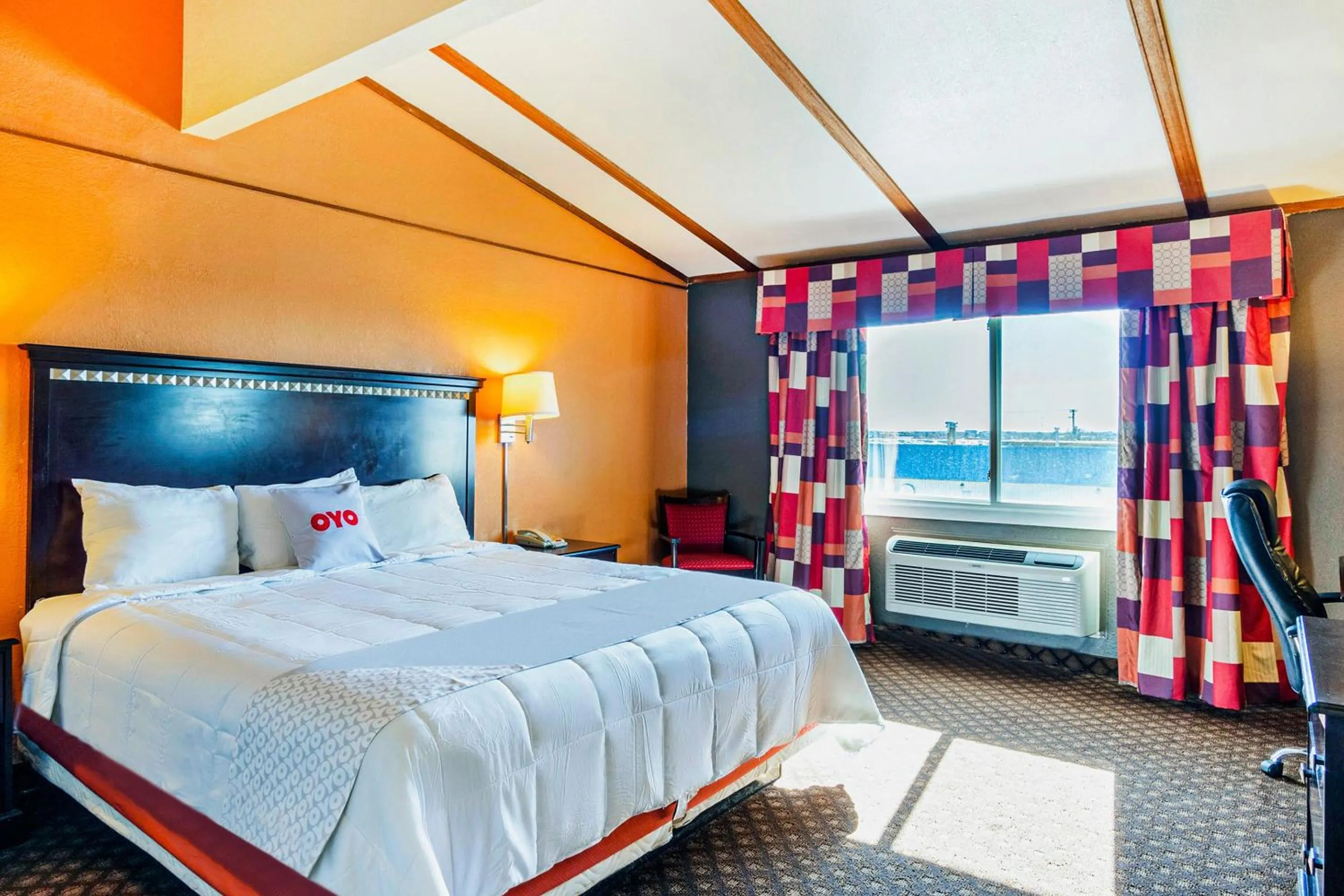 King Room - Disability Access in OYO Townhouse Dodge City KS