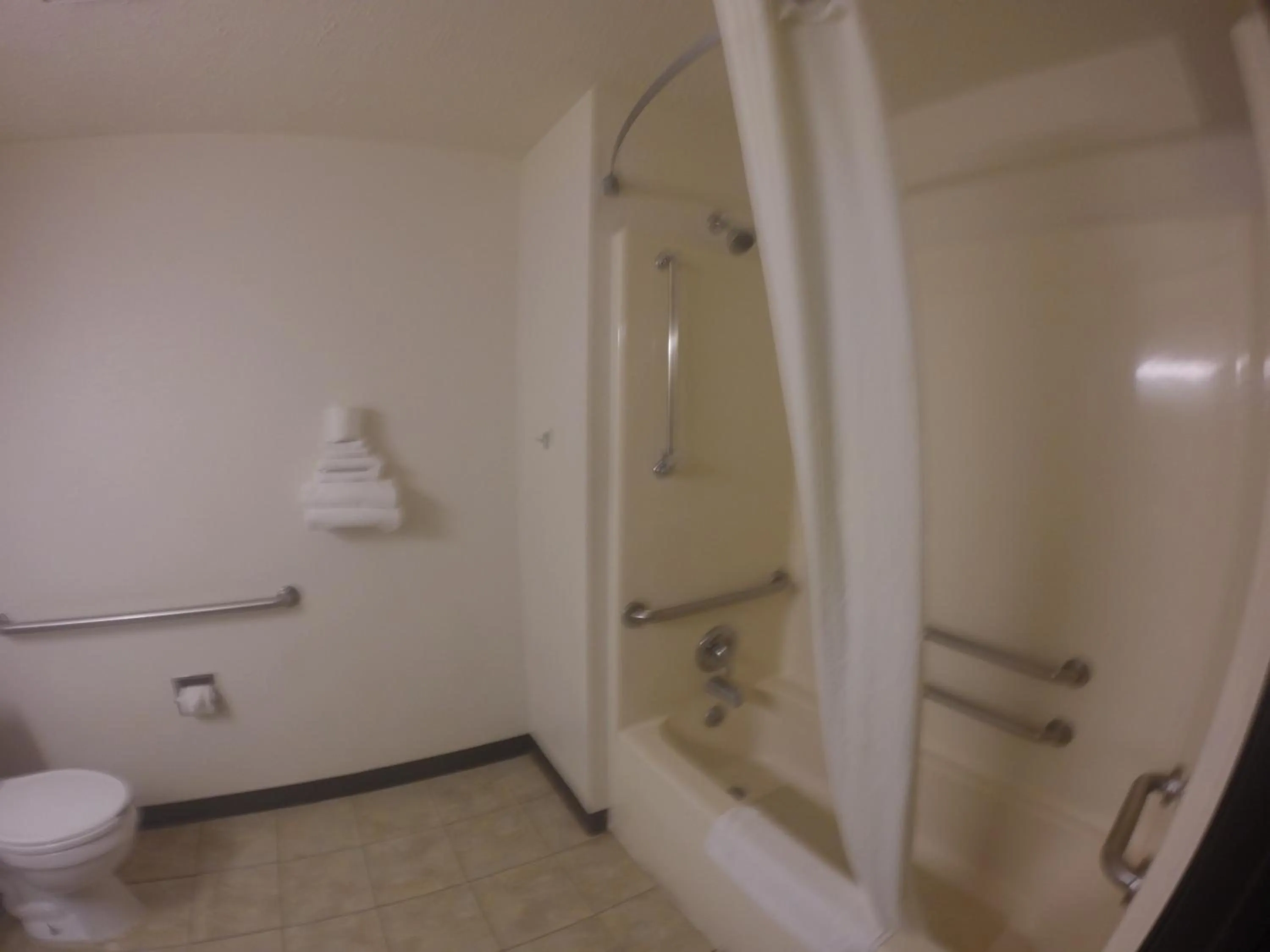 Queen Room with Bath Tub - Mobility Accessible/Non-Smoking in Super 8 by Wyndham Waco University Area