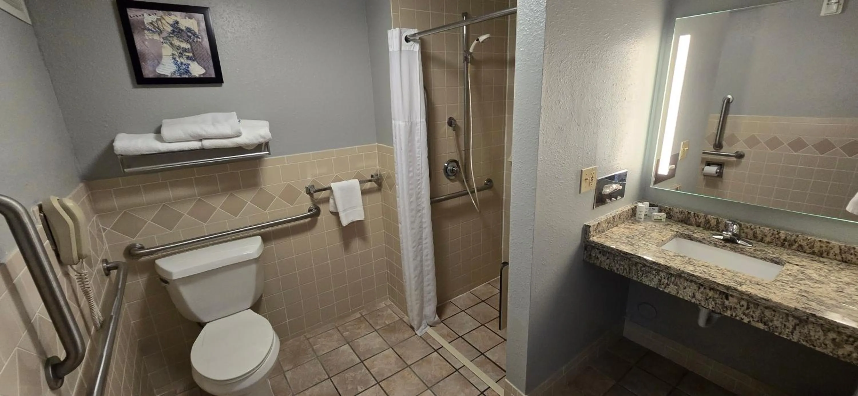 Queen Room - Mobility Access/Non-Smoking in AmericInn by Wyndham Austin