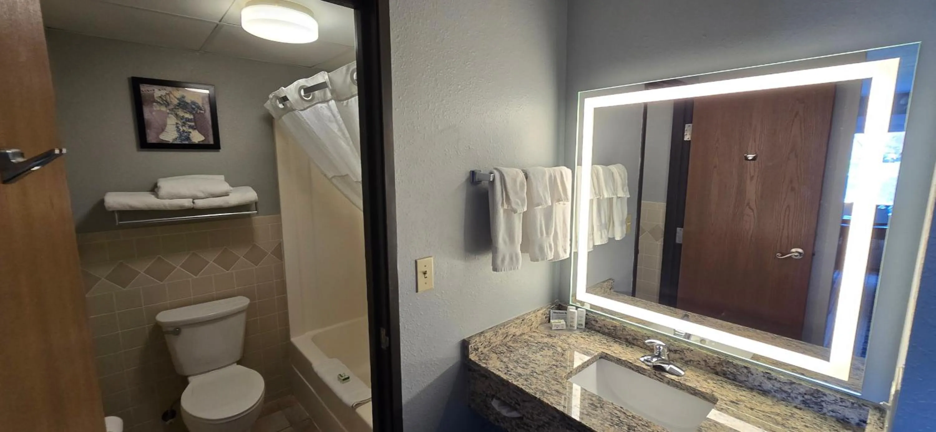 Deluxe Studio Suite with King Bed - Non-Smoking in AmericInn by Wyndham Austin