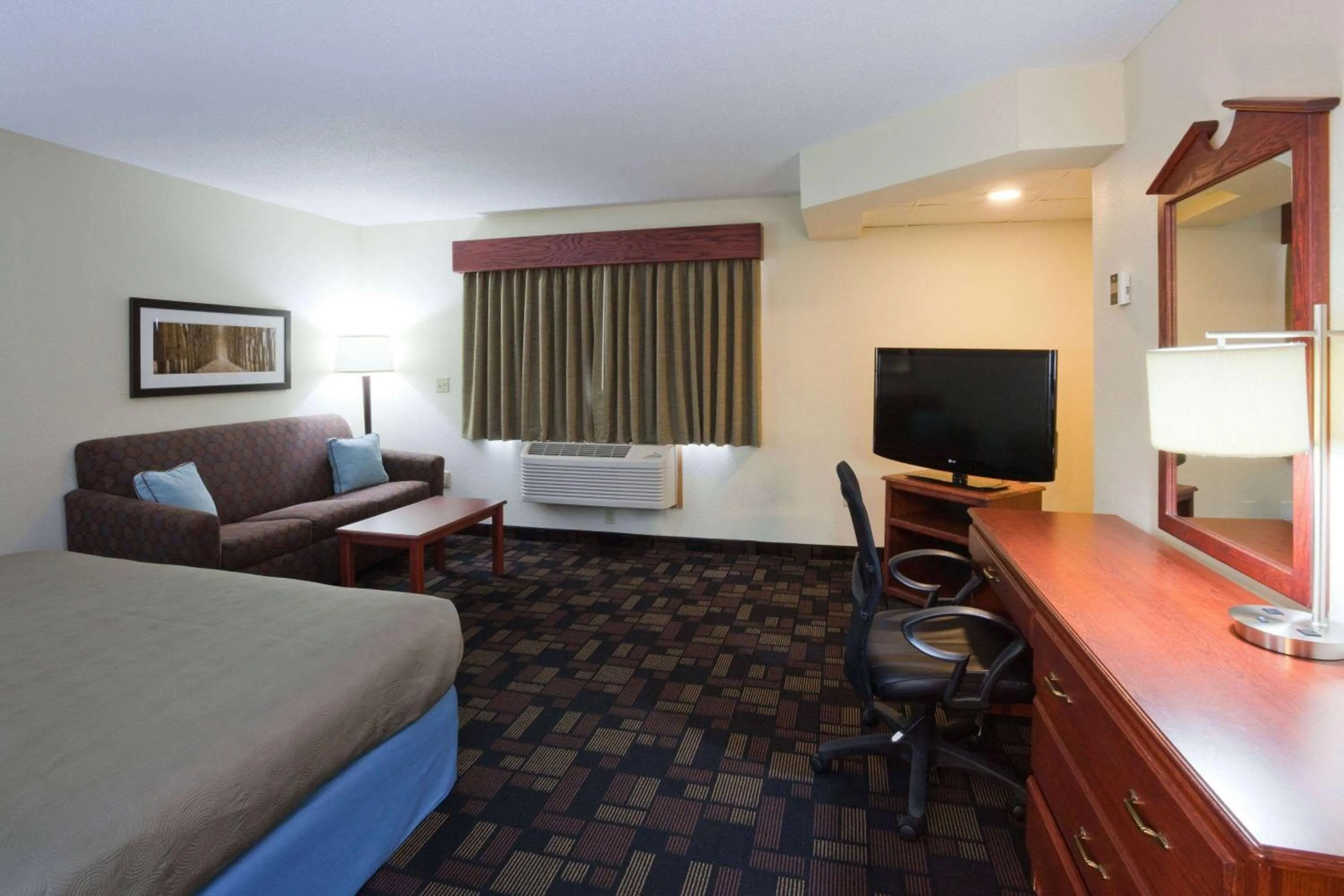 Studio Suite with King Bed - Non-Smoking in AmericInn by Wyndham Austin