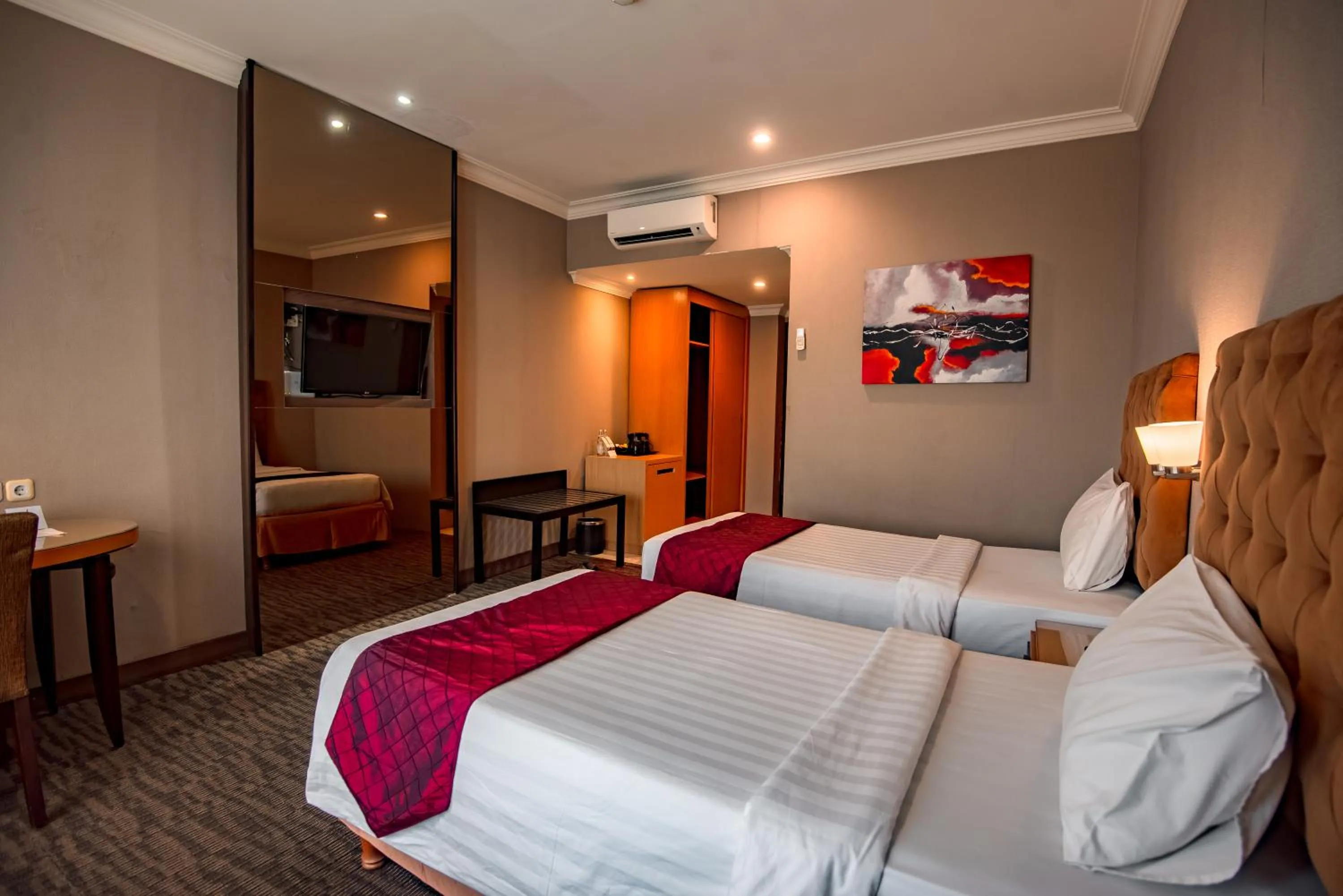 Deluxe Twin Room in The Mirah Hotel Bogor