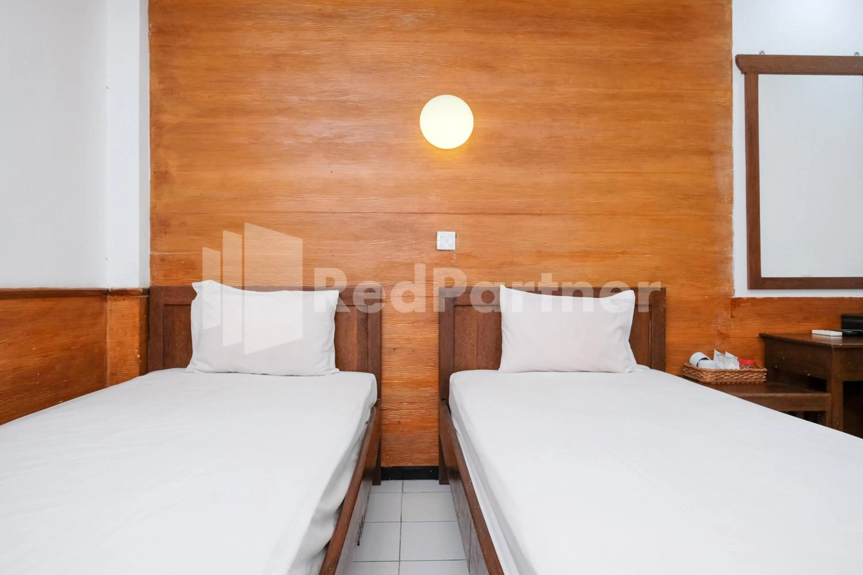 Standard Twin Room in The Soemarsono Hotel near Ambarrukmo Plaza Mall RedPartner