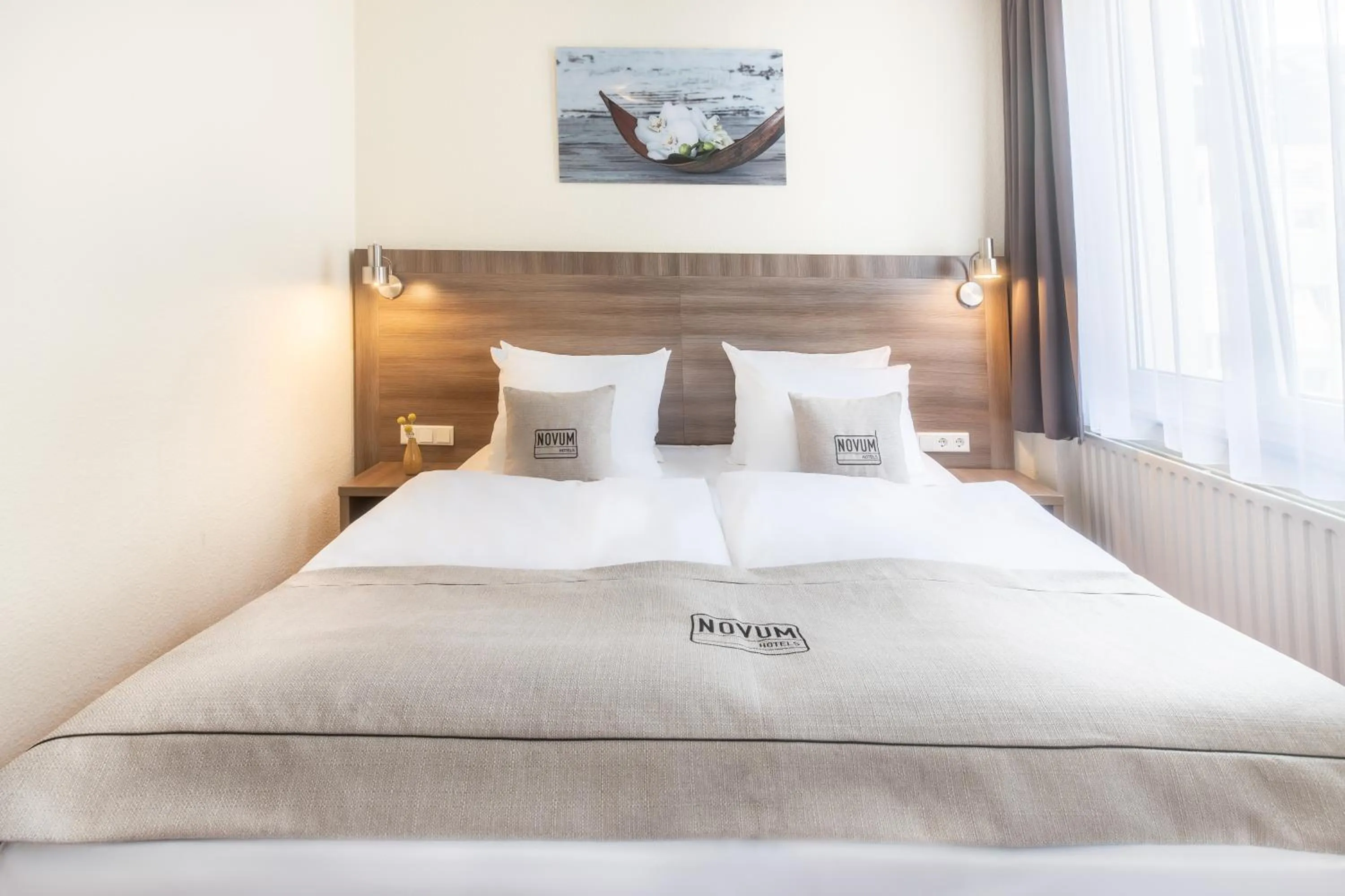 Standard Double Room in Novum Hotel Leonet Köln Altstadt