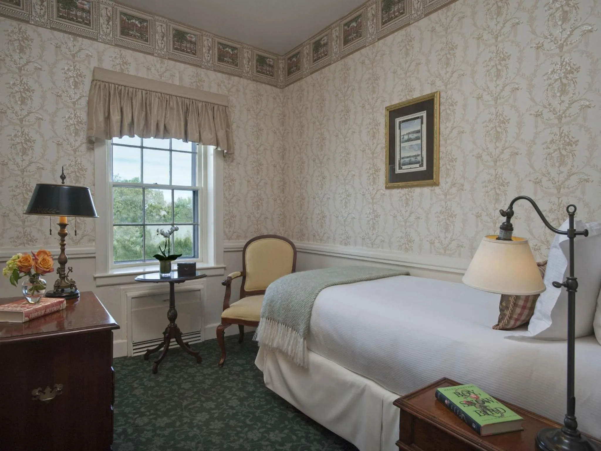 Budget Single Room in Jared Coffin House