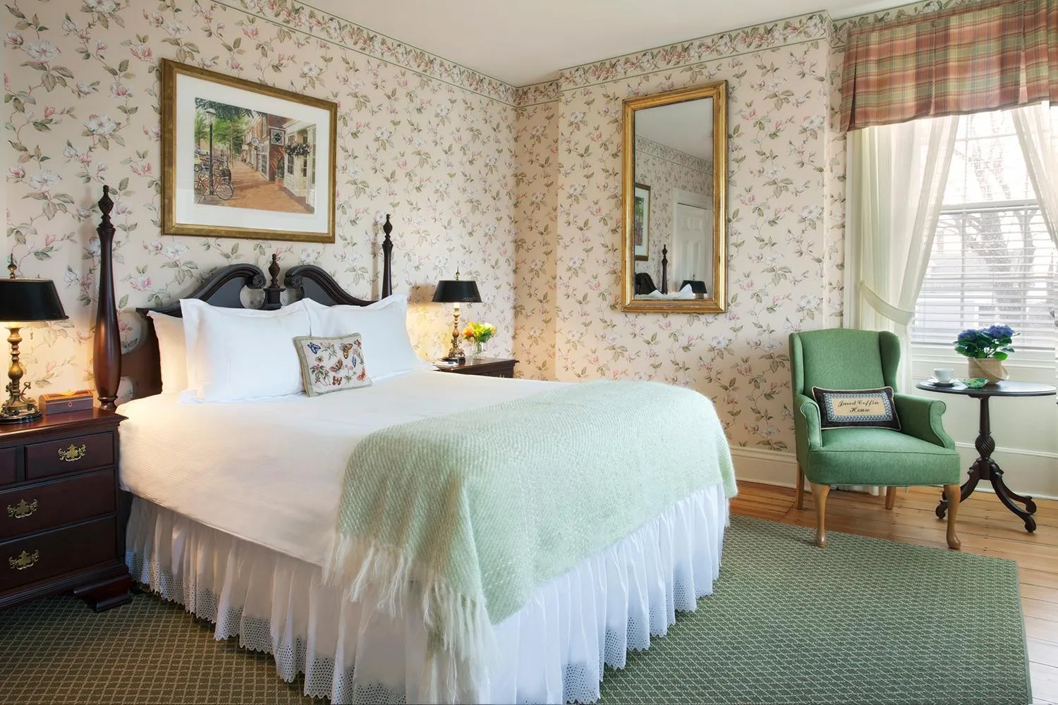 Corner King Room in Jared Coffin House