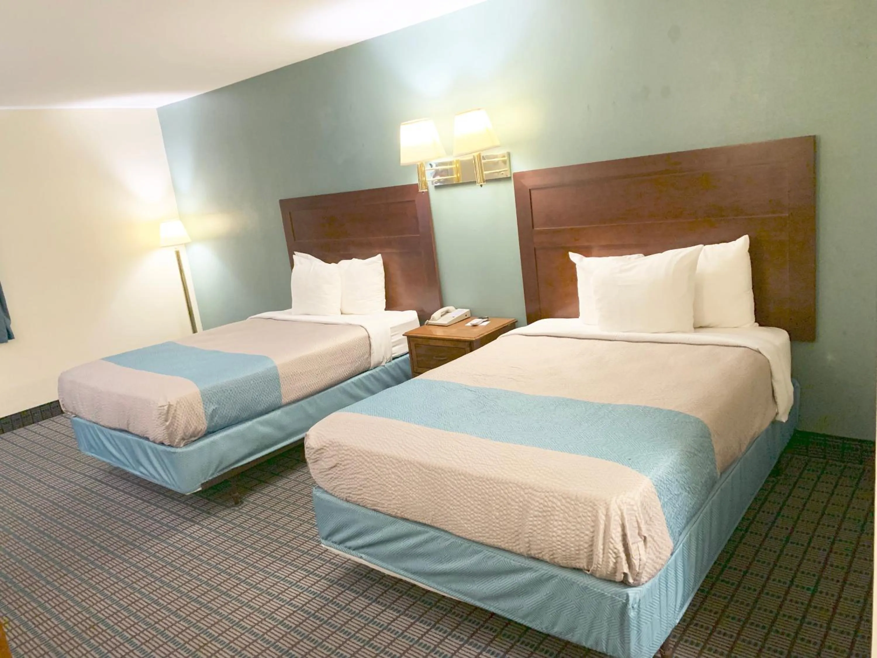 Quadruple Room - Smoking in Motel 6 McGraw, NY - Cortland