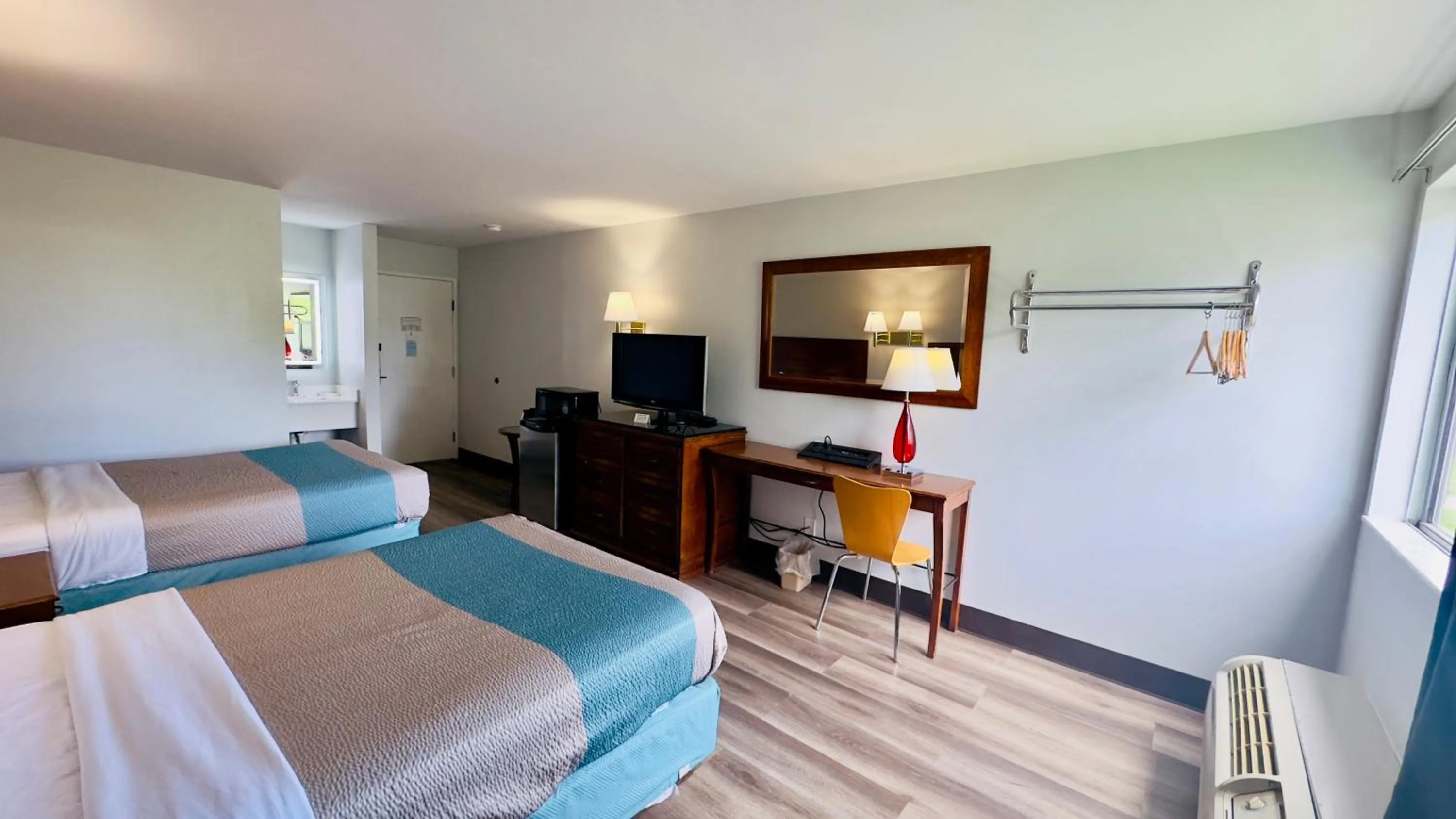 Quadruple Room - Non-Smoking in Motel 6 McGraw, NY - Cortland