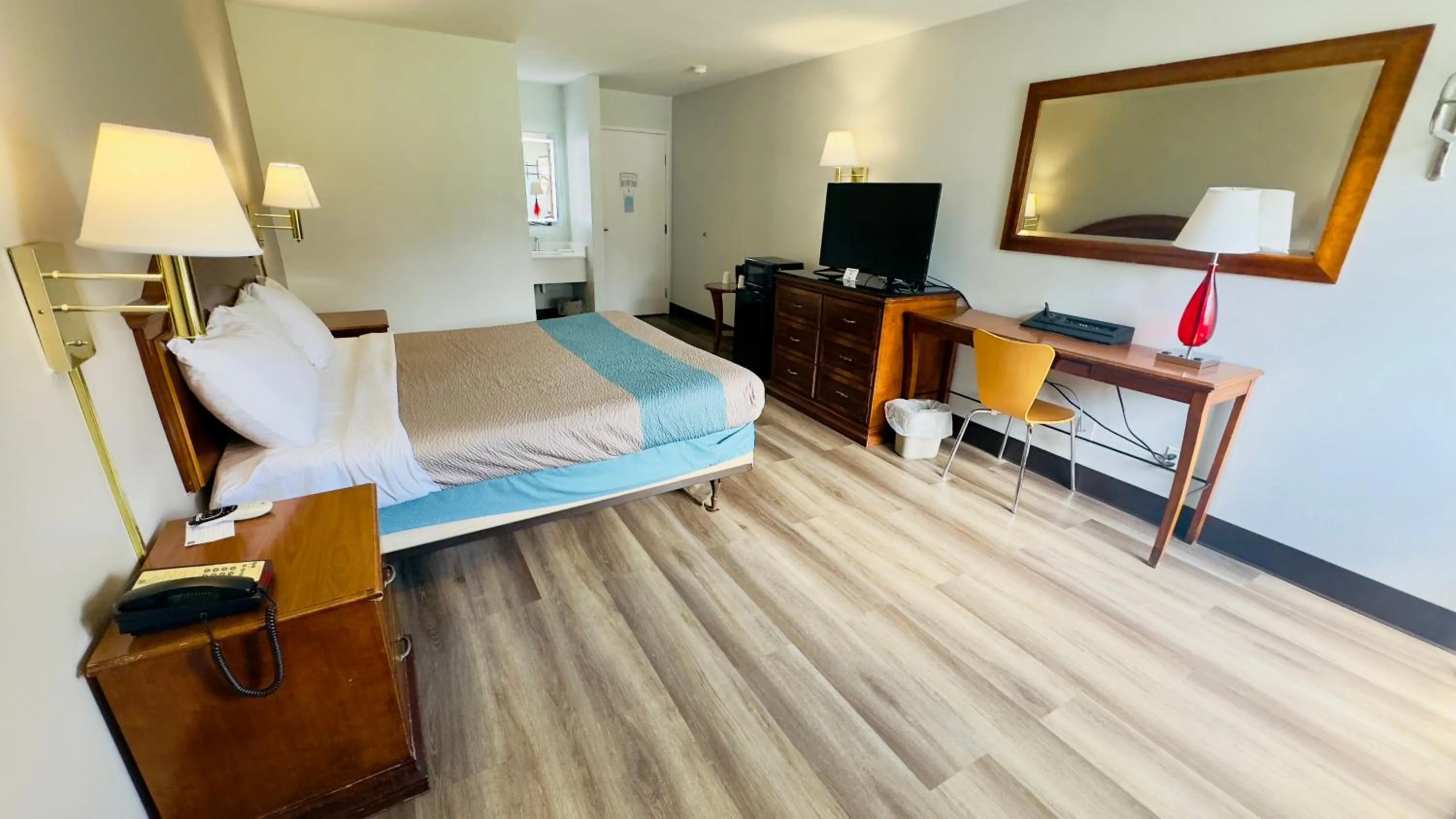 King Room - Non-Smoking in Motel 6 McGraw, NY - Cortland