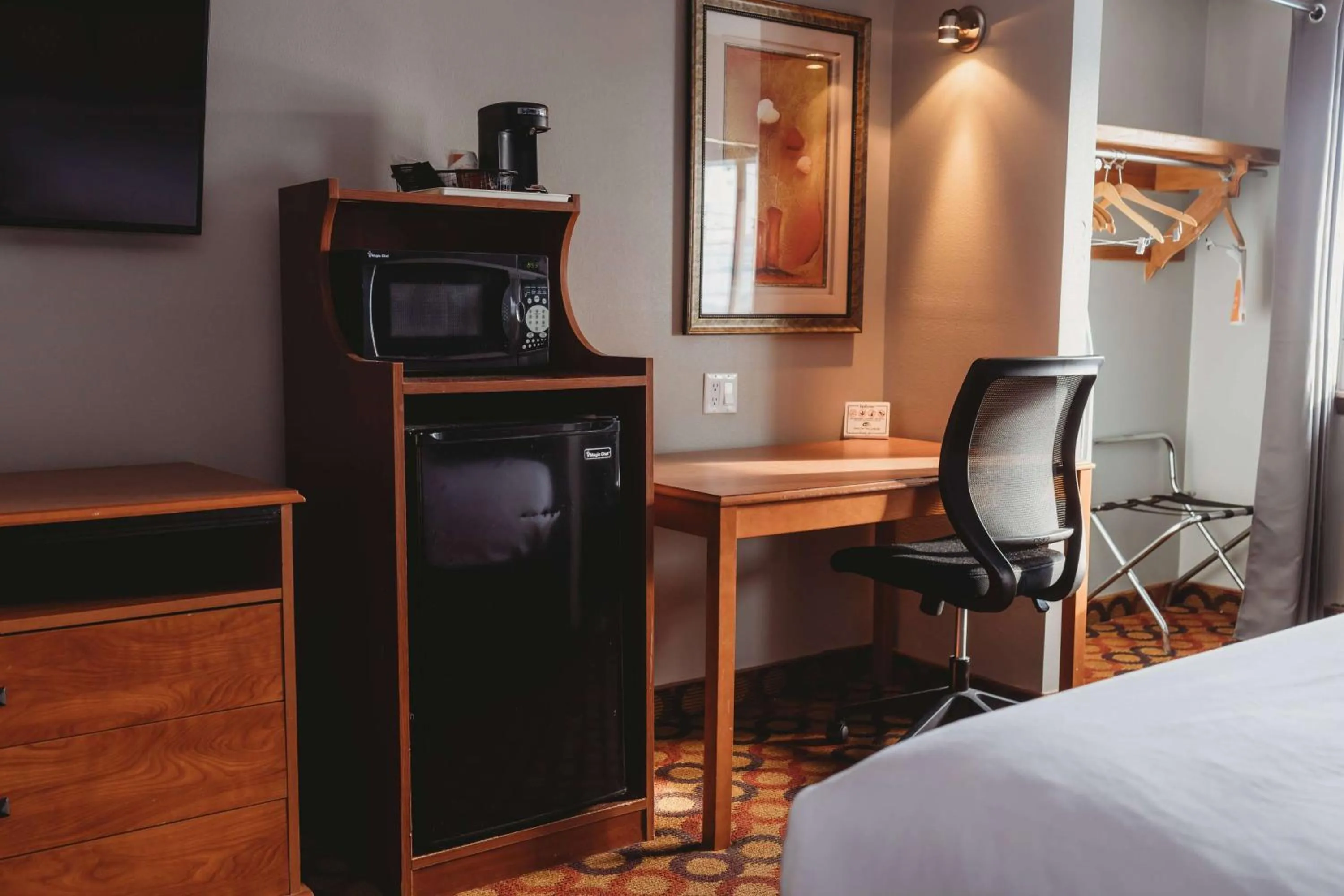 Queen Room with Two Queen Beds and Poolside - Non-Smoking in Clarion Inn