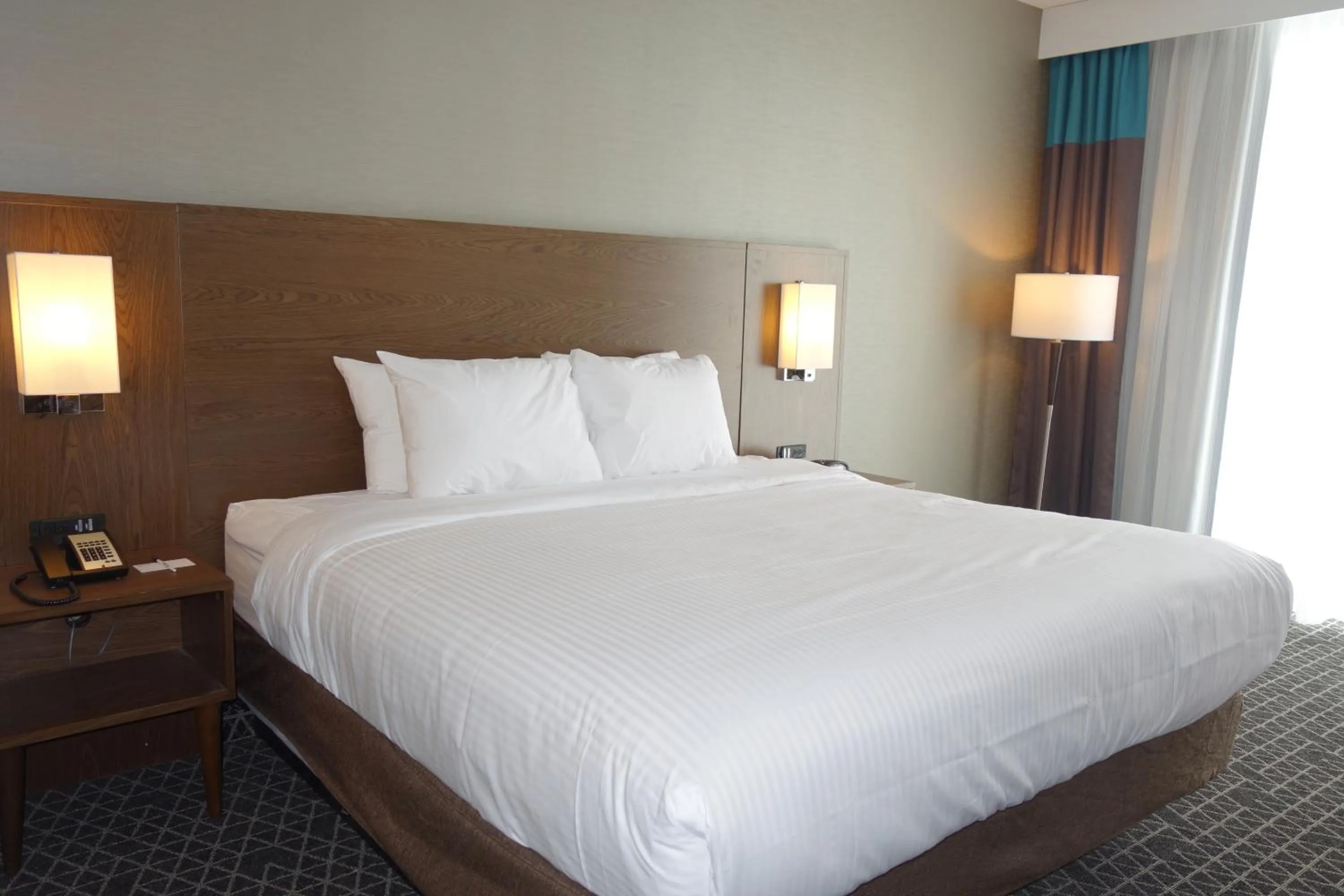 King Room - Non-Smoking in Park Inn by Radisson Brampton, ON