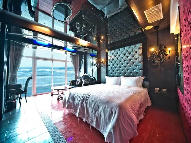 Deluxe Double Room with Side Sea View in White House Hot Spring Beach Resort