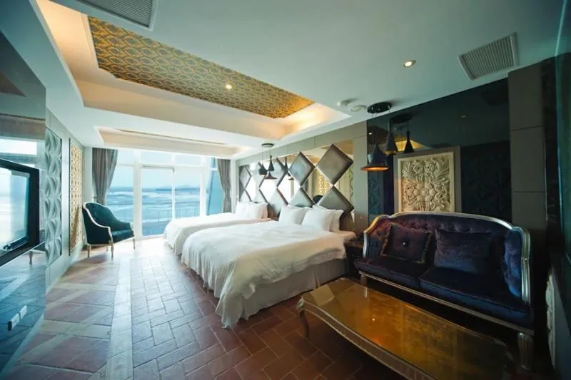 Deluxe Family Room in White House Hot Spring Beach Resort