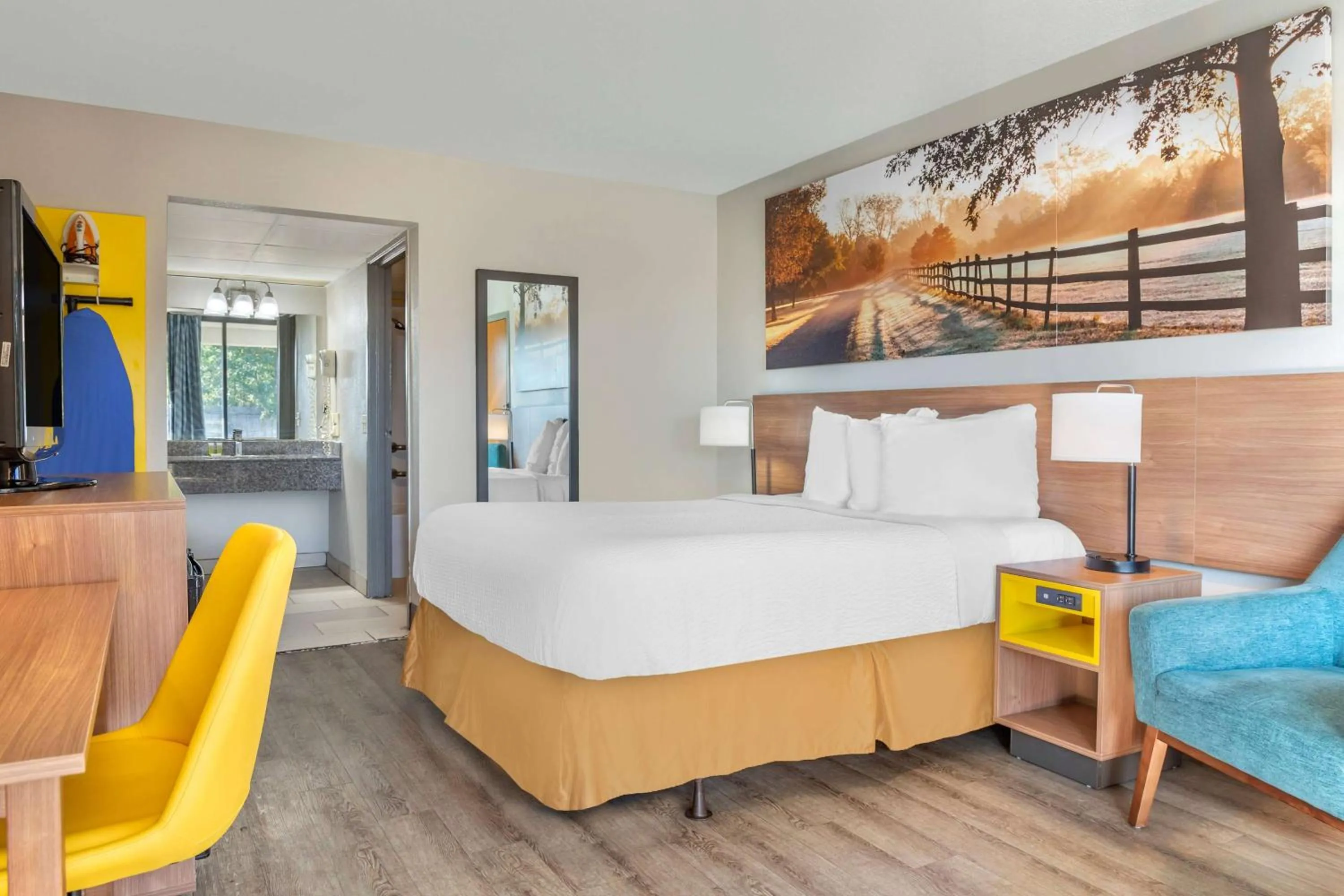 Queen Room - Disability Access/Non-Smoking in Days Inn & Suites by Wyndham Rocky Mount Golden East