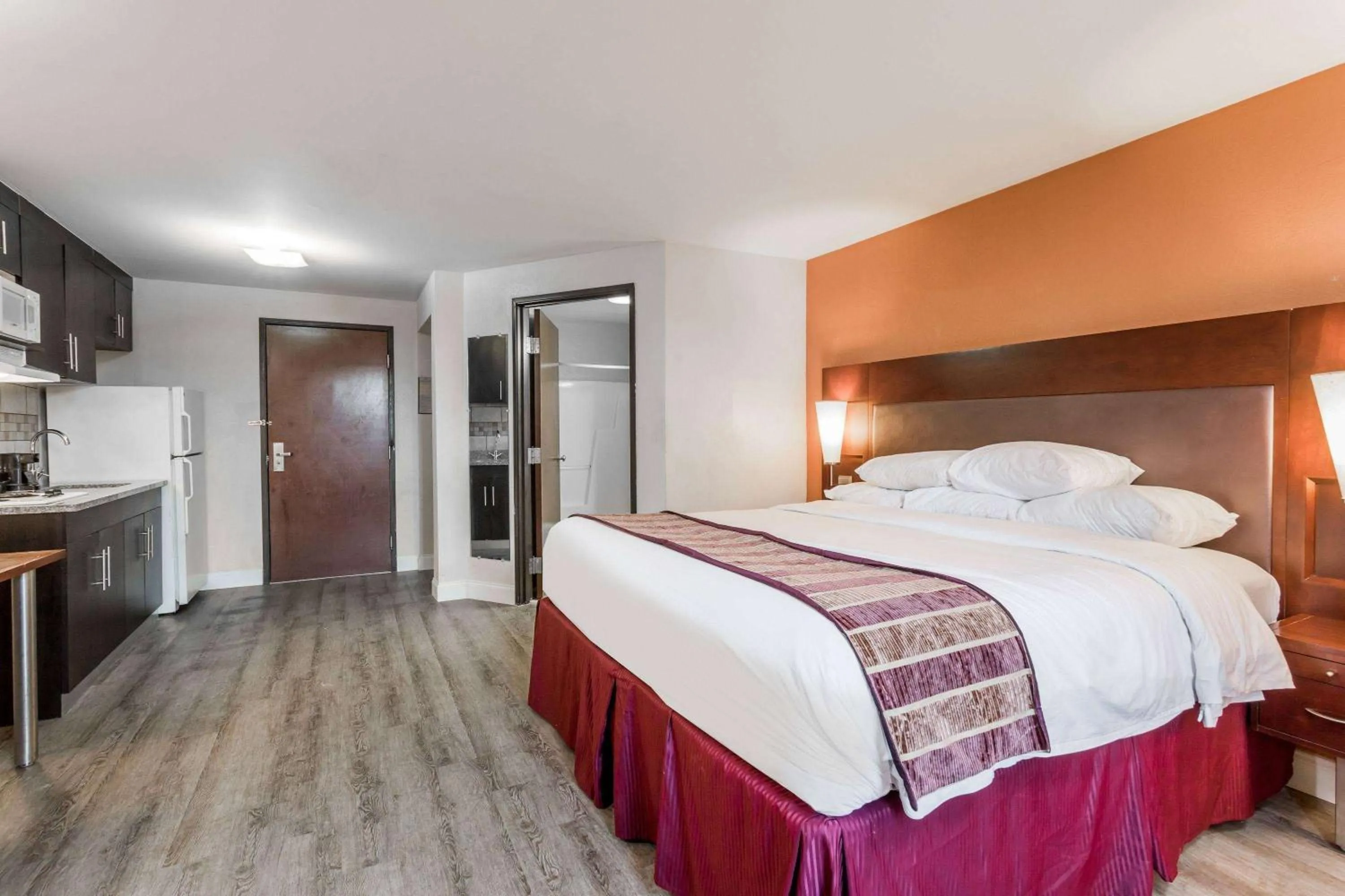 Queen Studio Suite - Non-Smoking in Days Inn & Suites by Wyndham Rocky Mount Golden East