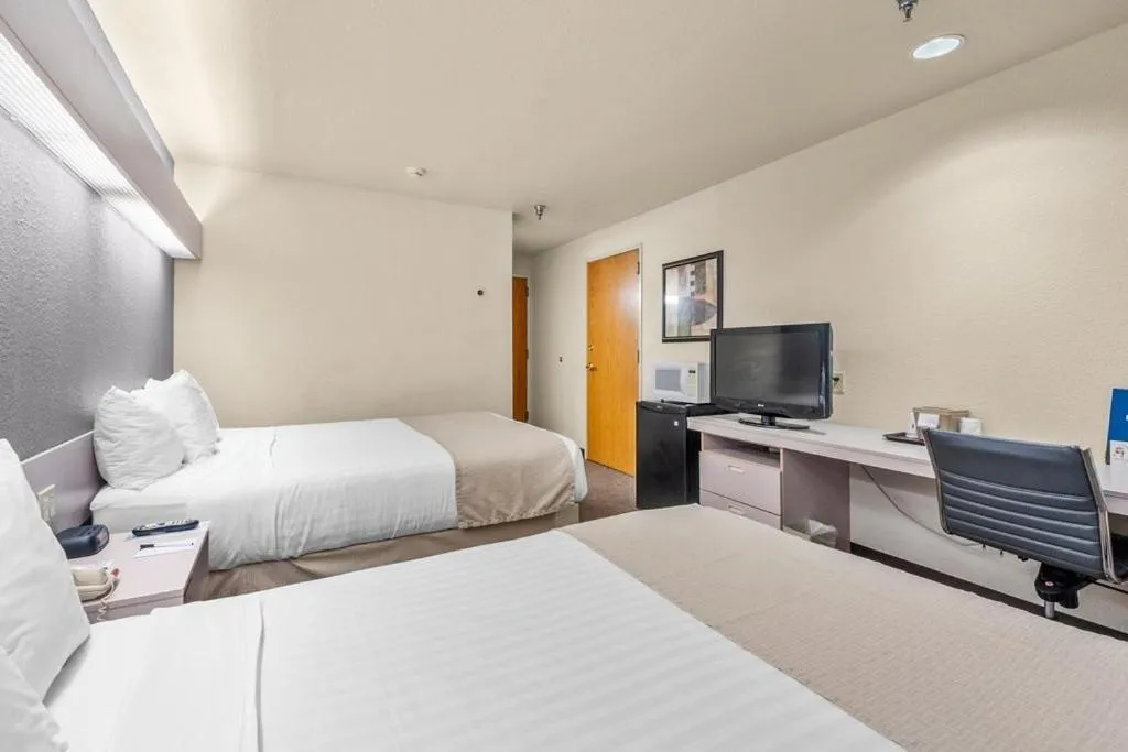 Queen Room with Two Queen Beds - Non-Smoking in Microtel Inn & Suites by Wyndham Sainte Genevieve