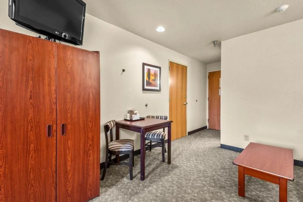 Queen Studio Suite - Non-Smoking in Microtel Inn & Suites by Wyndham Sainte Genevieve