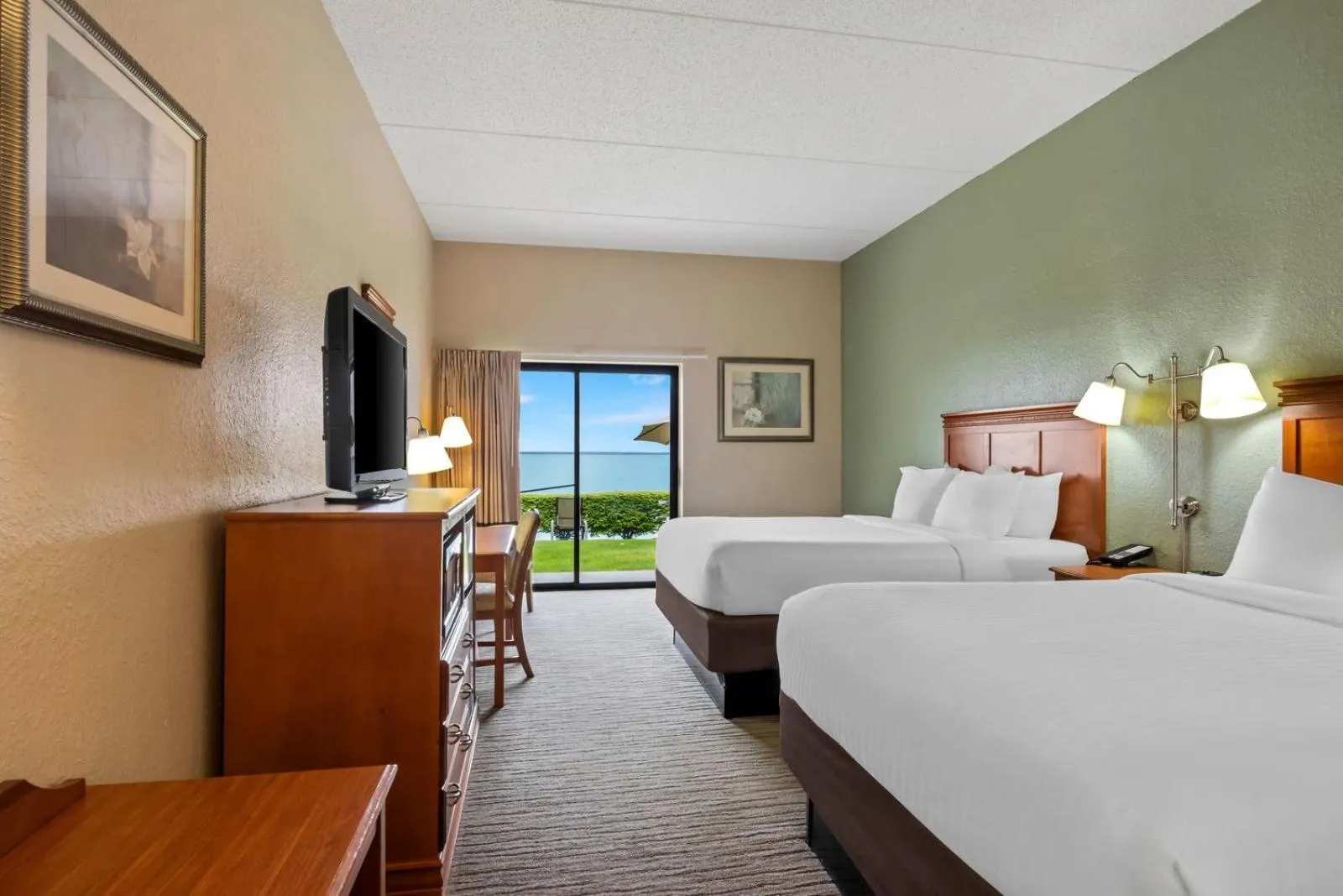 2 Queen Beachside Walkout in Beachfront Hotel Houghton Lake