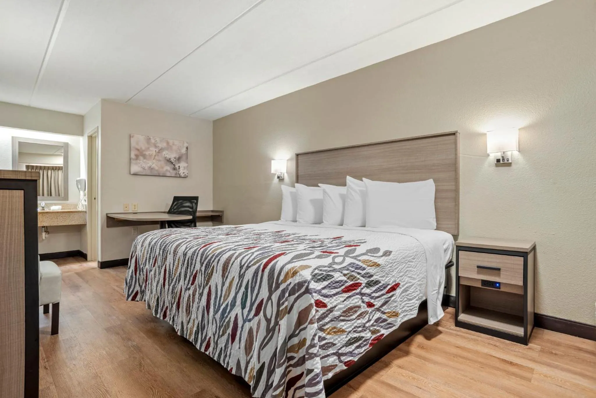 Superior King Room Smoke Free in Red Roof Inn West Monroe