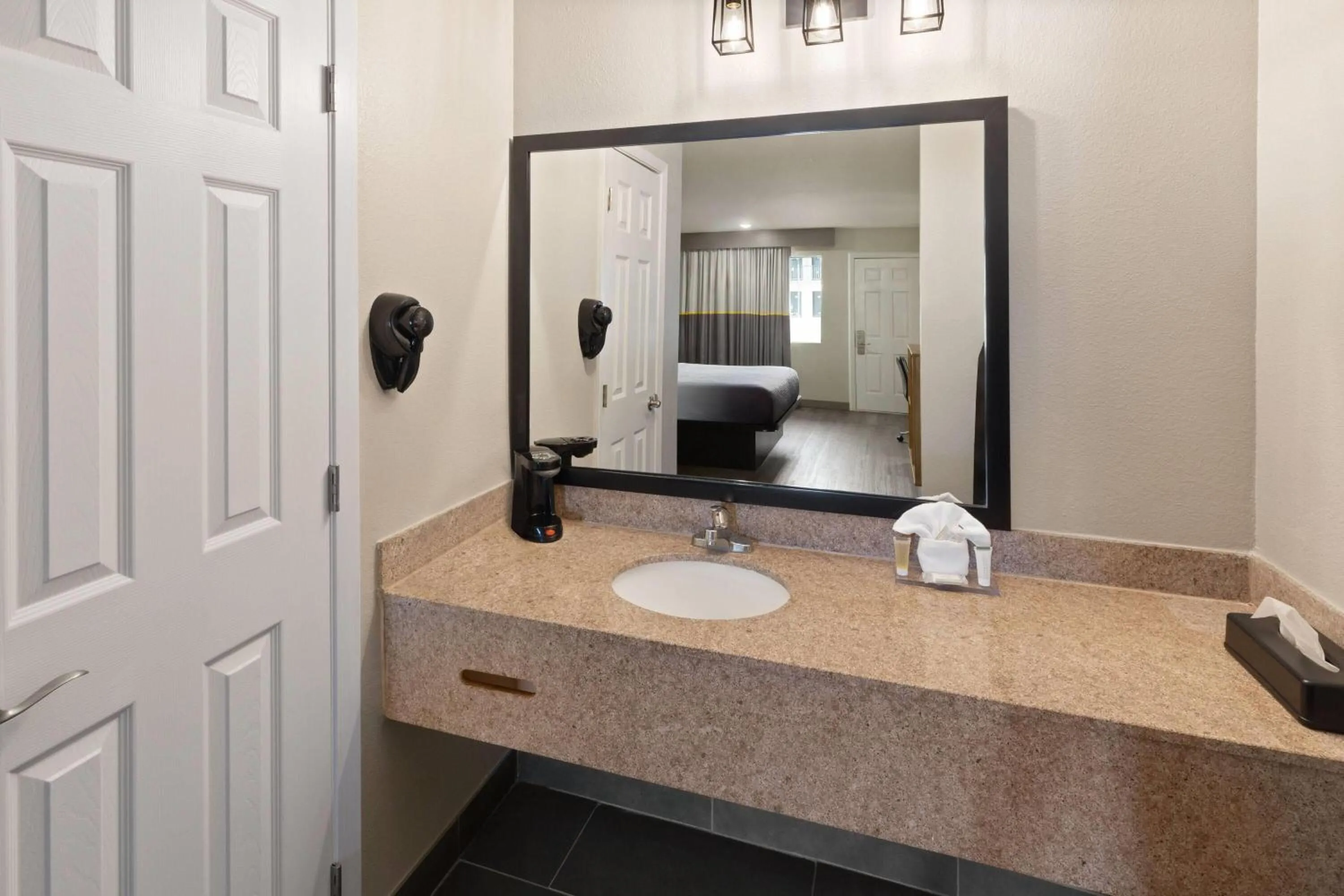 Queen Room with Two Queen Beds - Smoking in Super 8 by Wyndham Temple S General Bruce