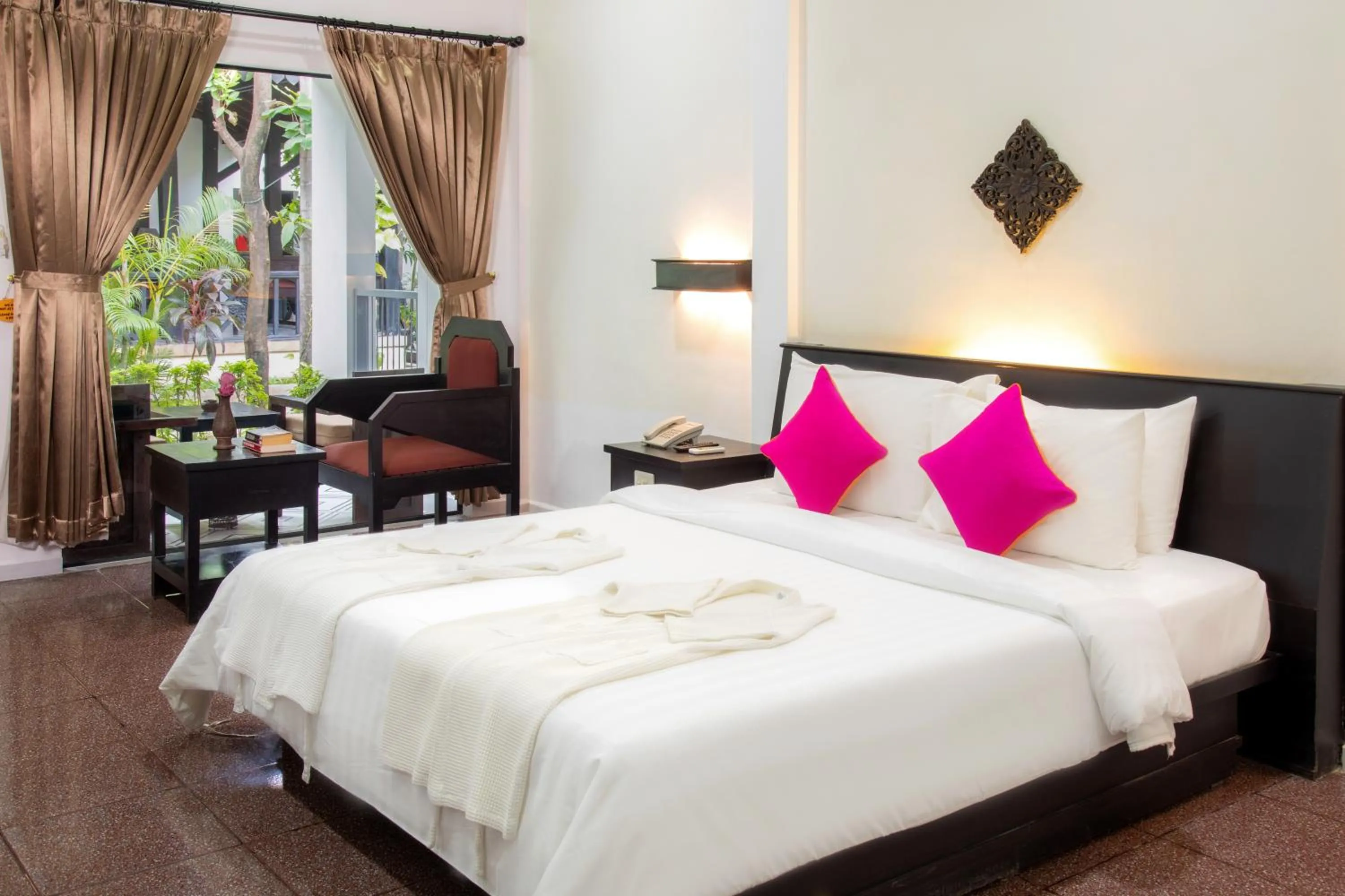 Deluxe Quadruple Room with Balcony in The Oasis Harbor