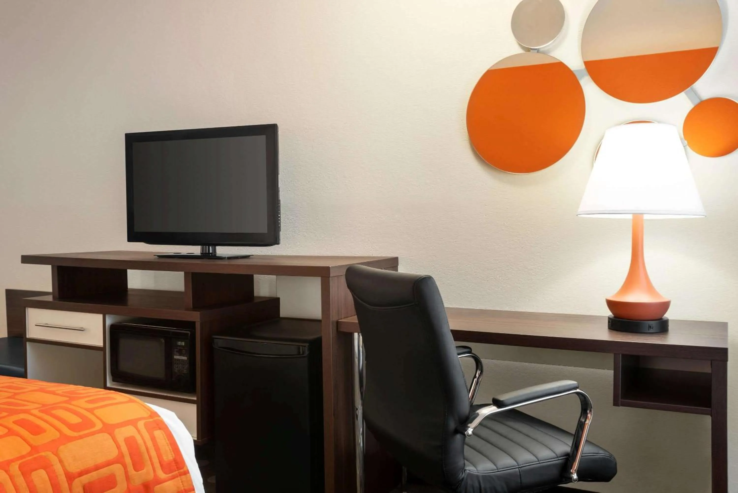 King Room- Non-Smoking in Howard Johnson by Wyndham Appleton