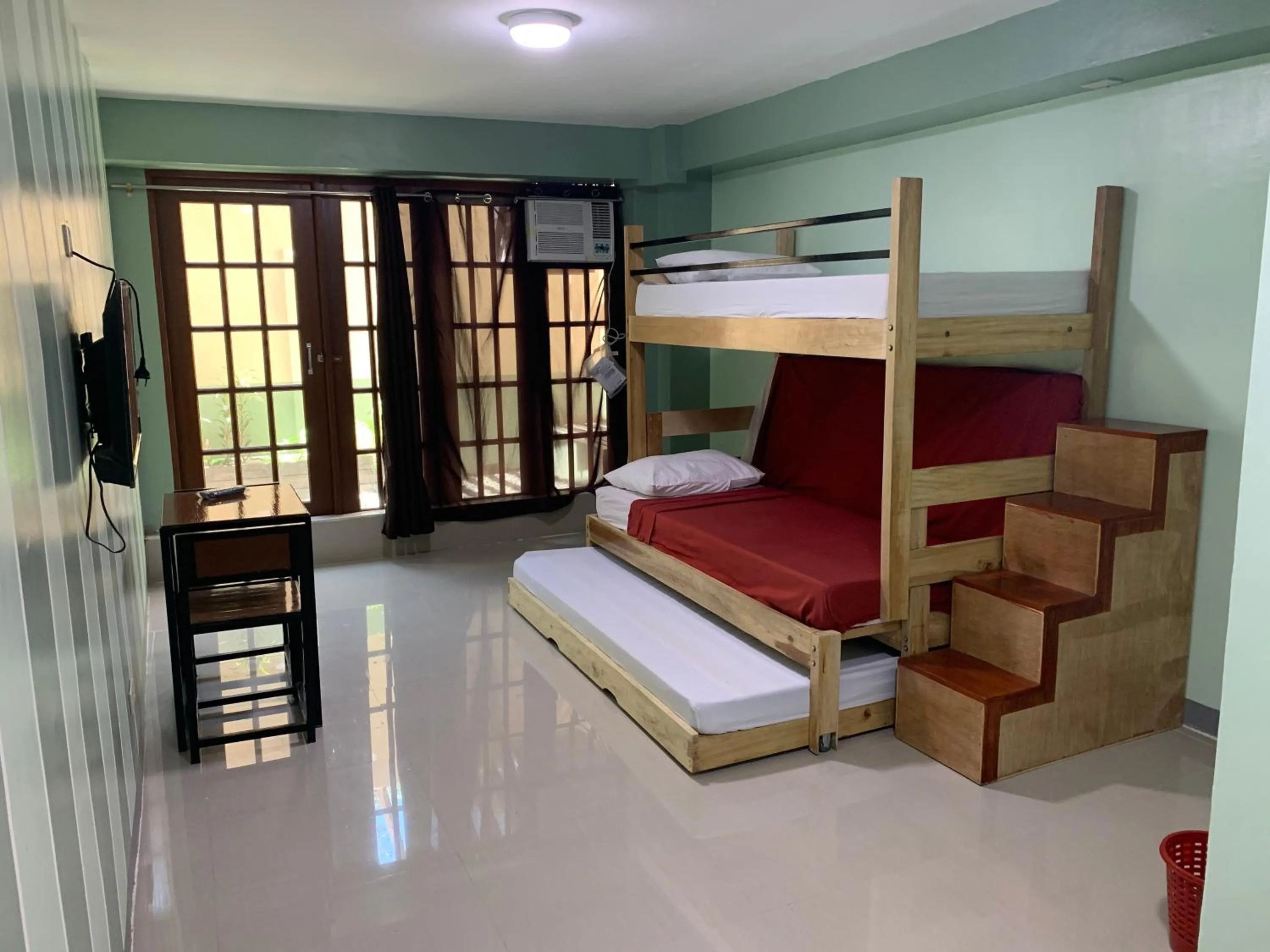 Quadruple Room with Garden View in Beinte Singko de Marso Apartments