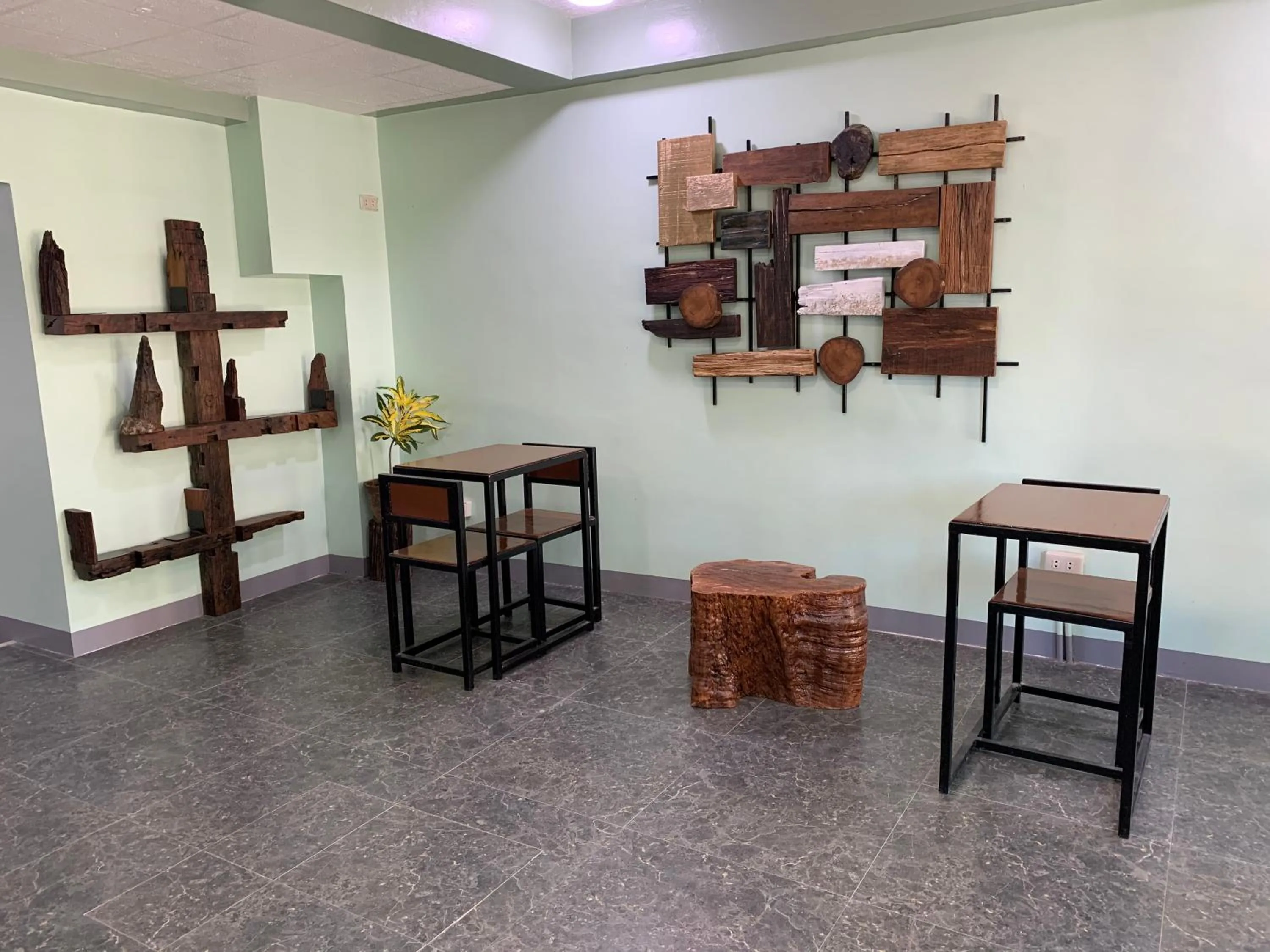 Family Room in Beinte Singko de Marso Apartments