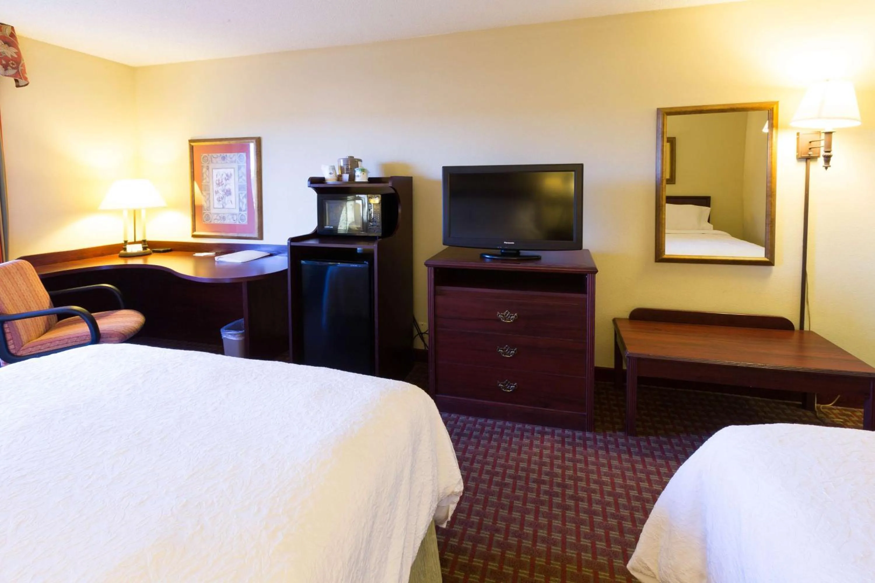 Queen Room with Two Queen Beds - Mobility Access/Non-Smoking in Hampton Inn Washington