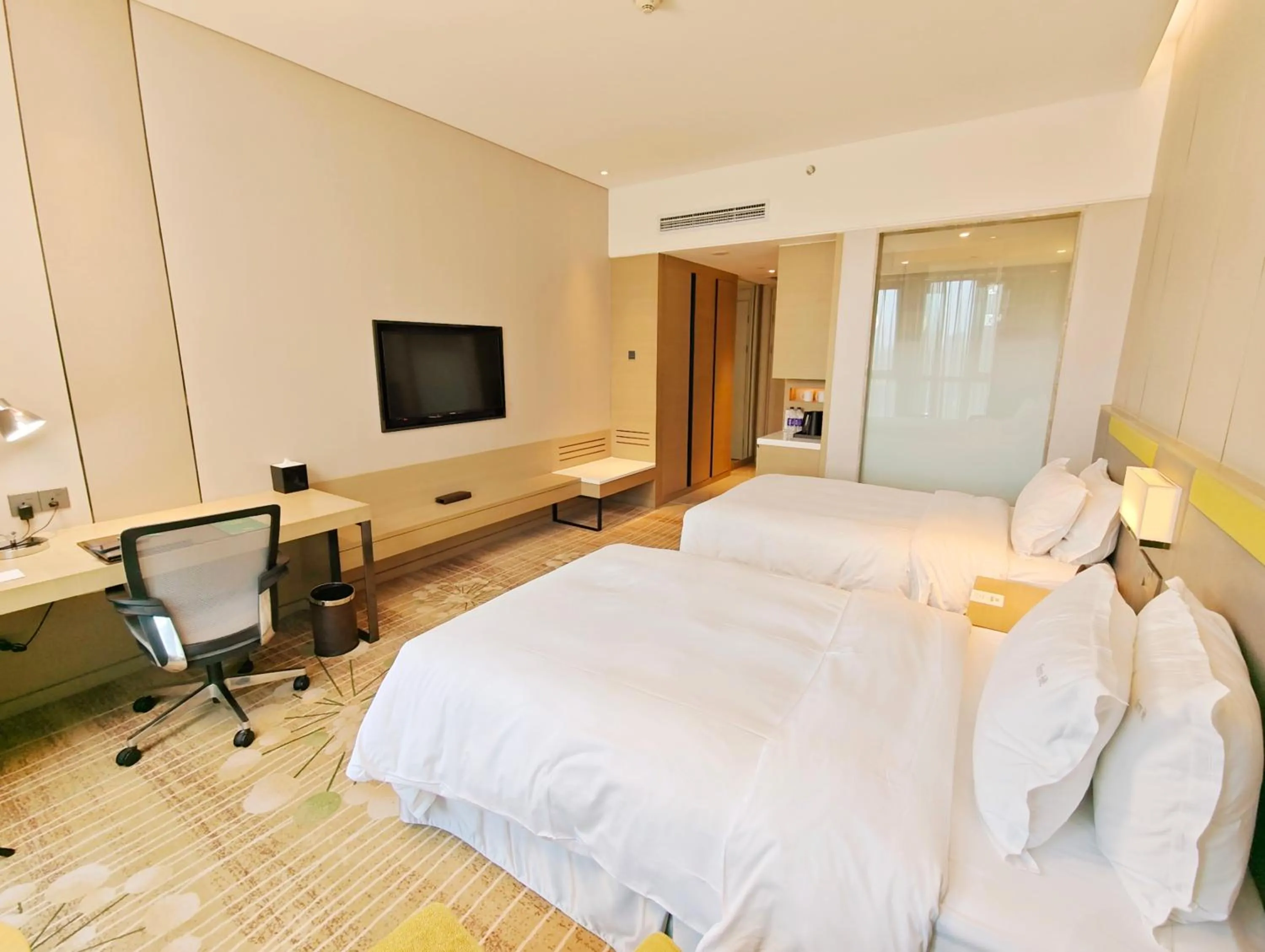 High Floor Standard Twin Room in Holiday Inn Tianjin Wuqing by IHG