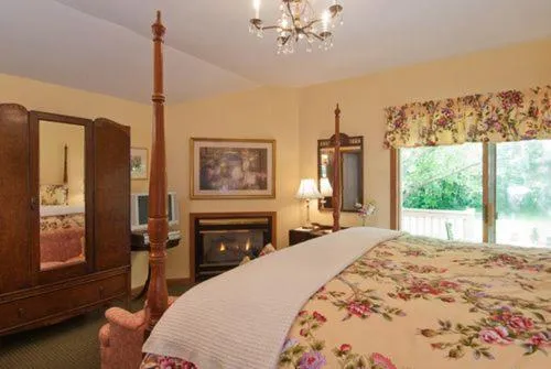 King Room with Spa Bath in Inn at Ellis River