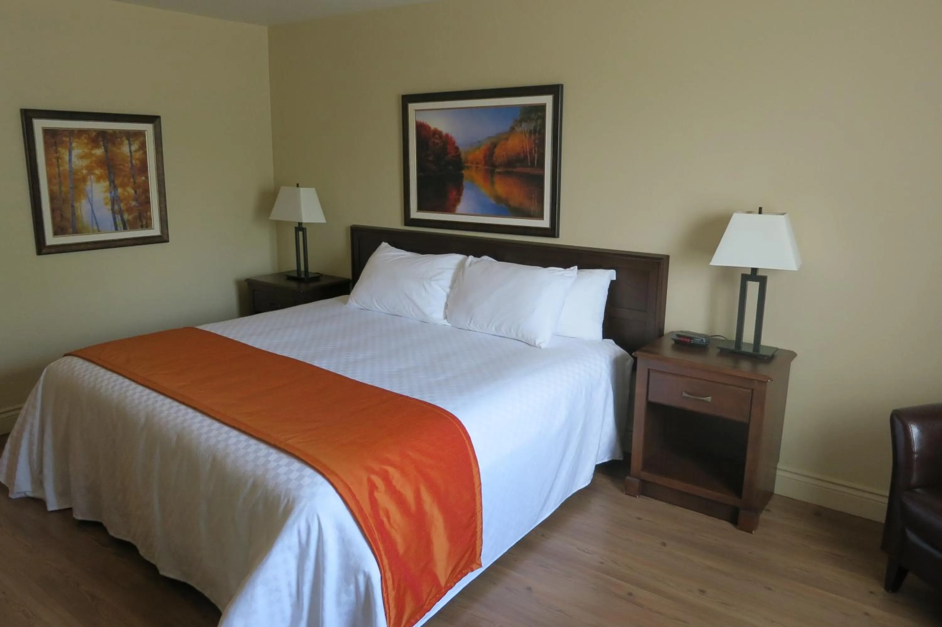 Queen Room - Non-Smoking in Days Inn by Wyndham Levis