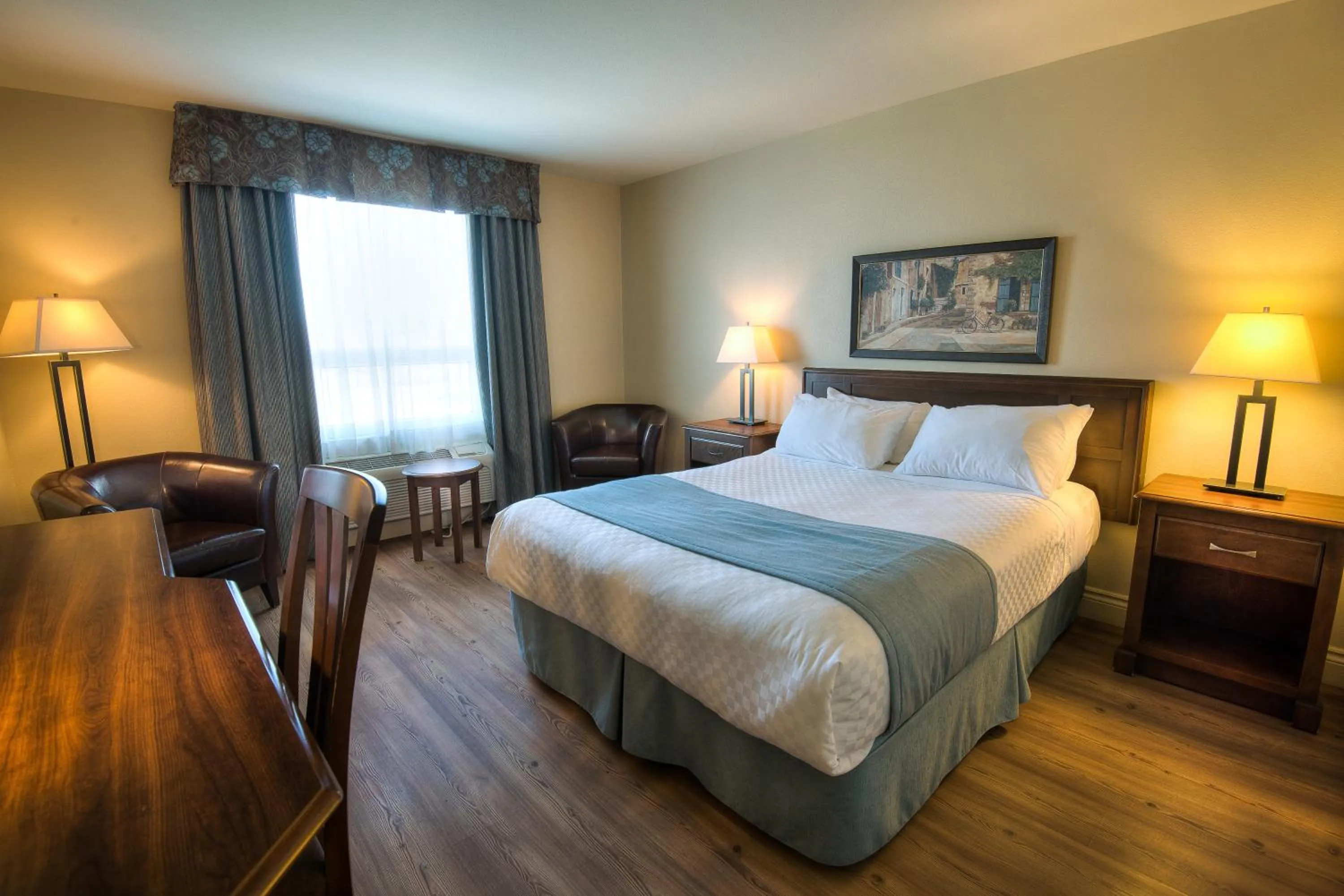 Queen Room with Bath Tub - Mobility Accessible/Non-Smoking in Days Inn by Wyndham Levis