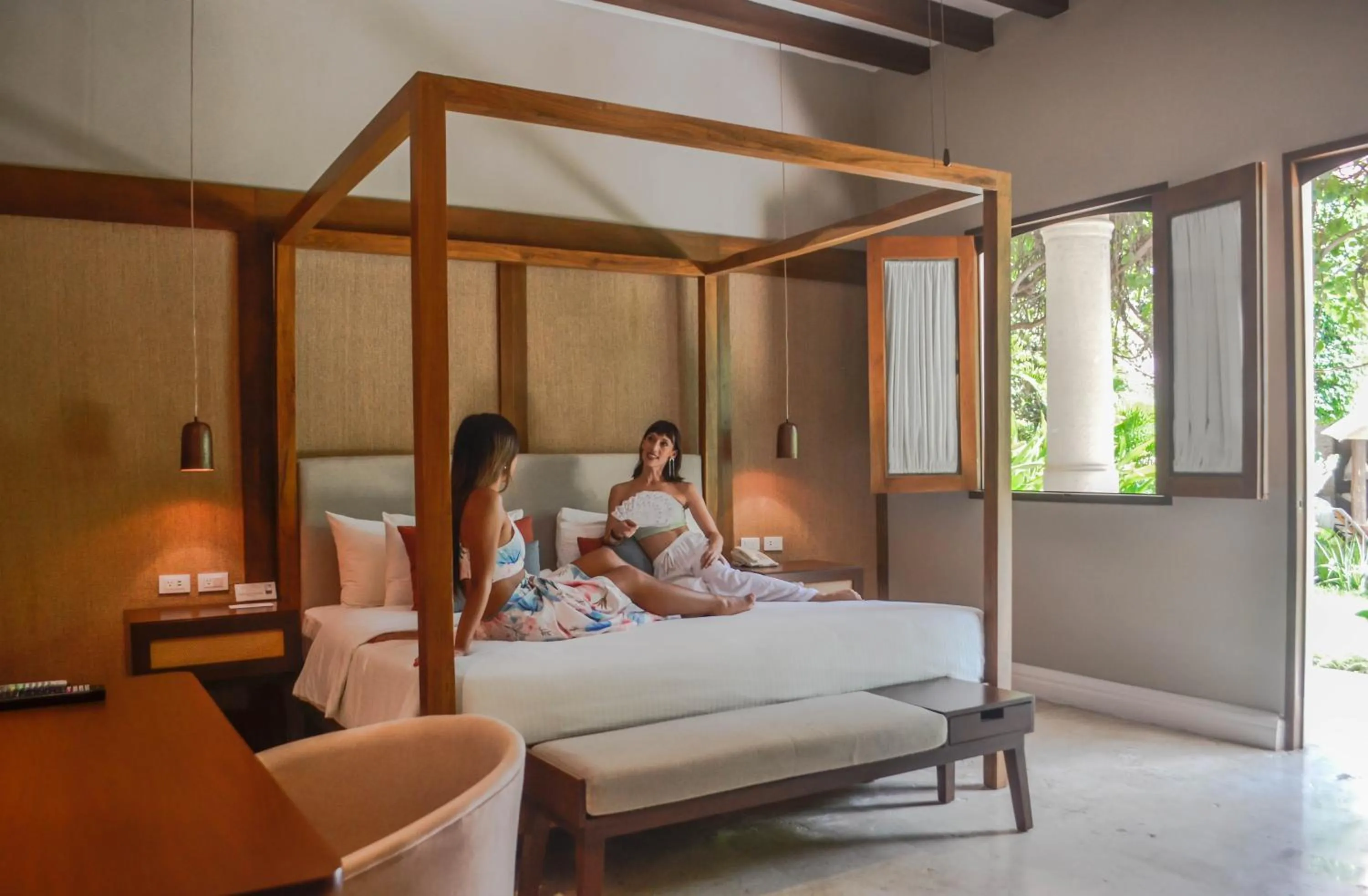 Queen Room with Pool View in Casa Lucia Hotel Boutique