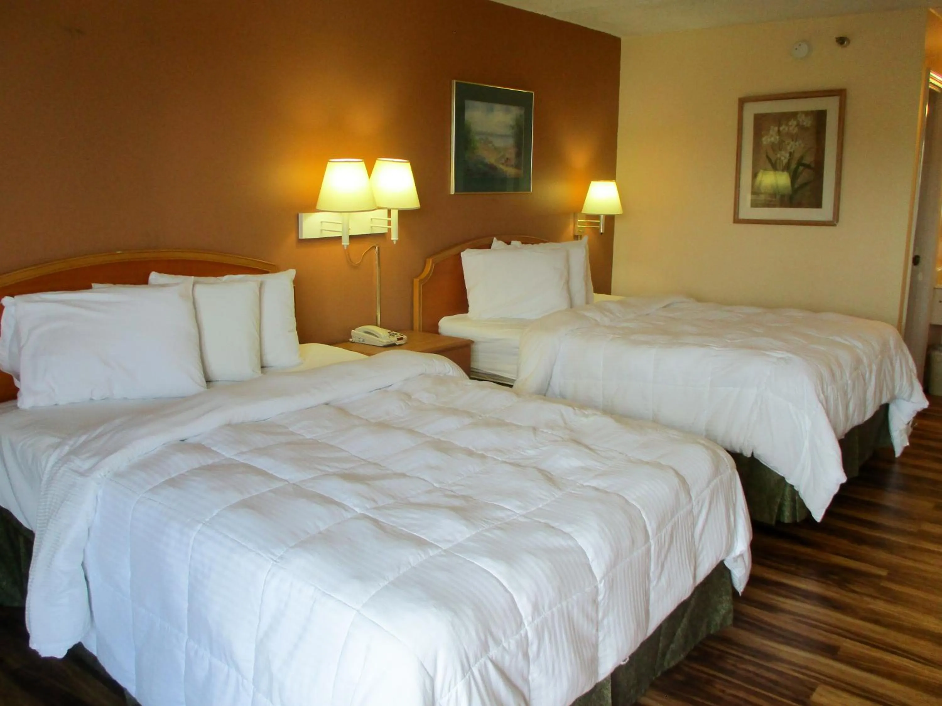 Queen Room with Two Queen Beds - Non-Smoking in Motel 6-Macon, GA