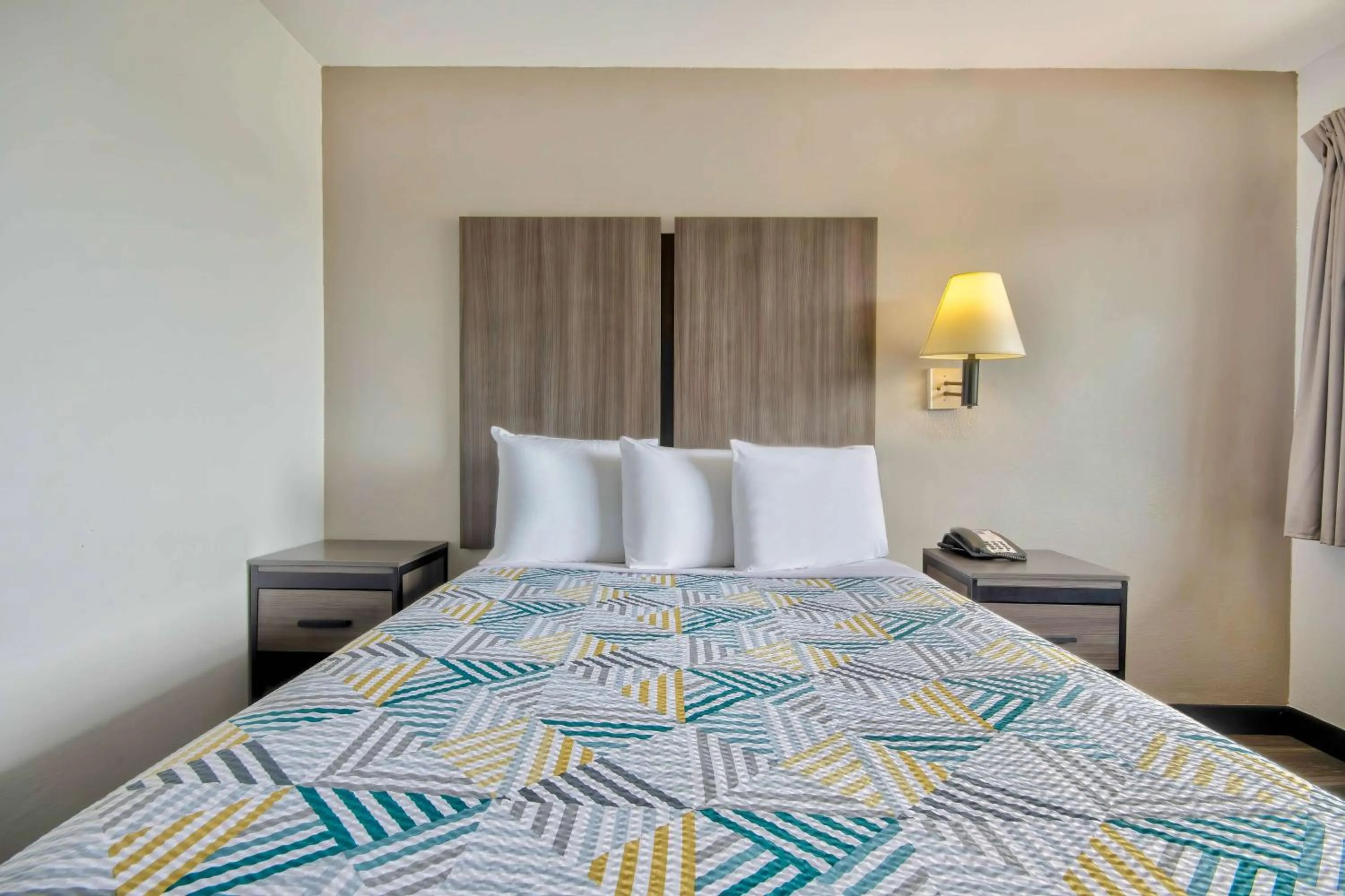 Standard Queen Room - Non-Smoking in Motel 6 Jonesboro