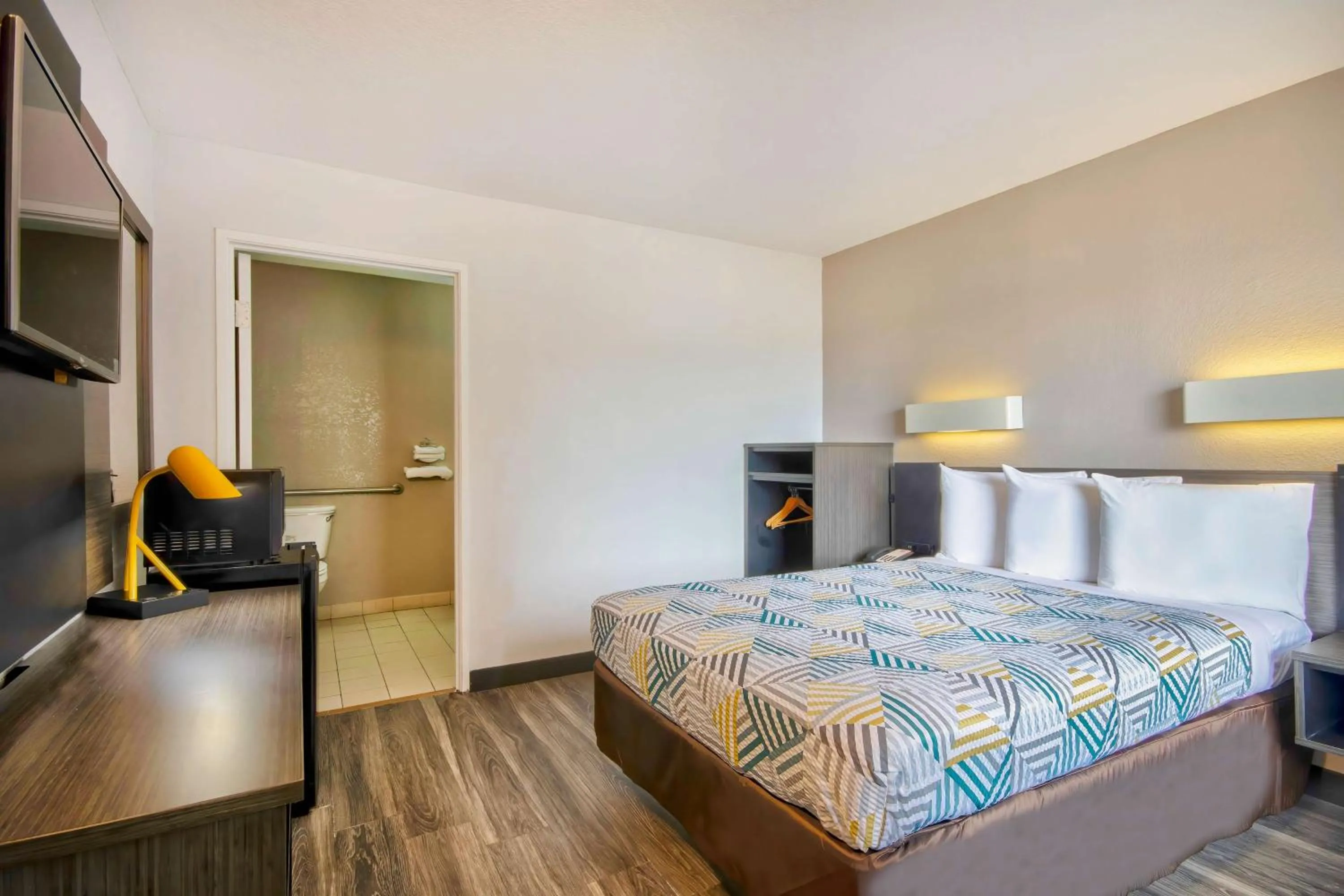 Standard Queen Room - Smoking in Motel 6 Jonesboro