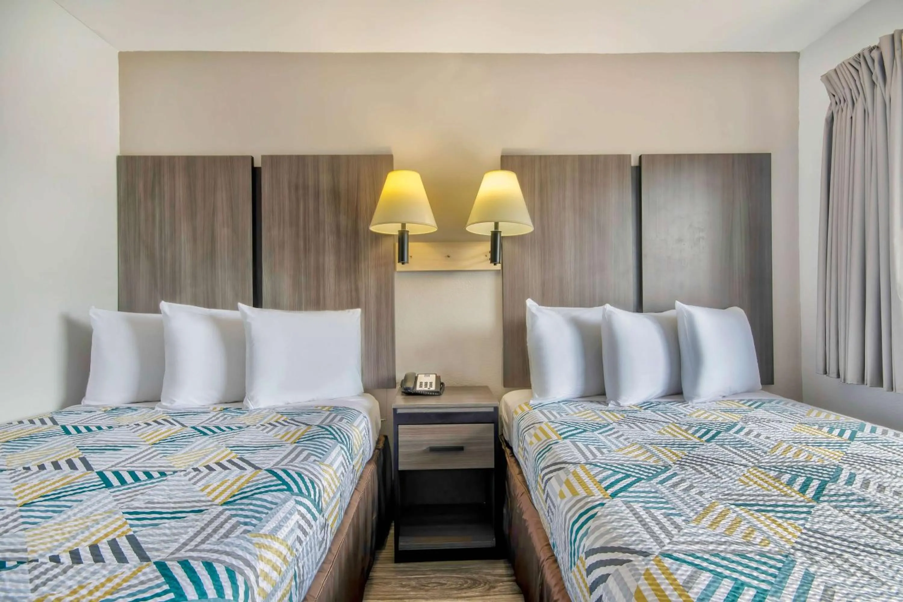 Quadruple Room - Smoking in Motel 6 Jonesboro