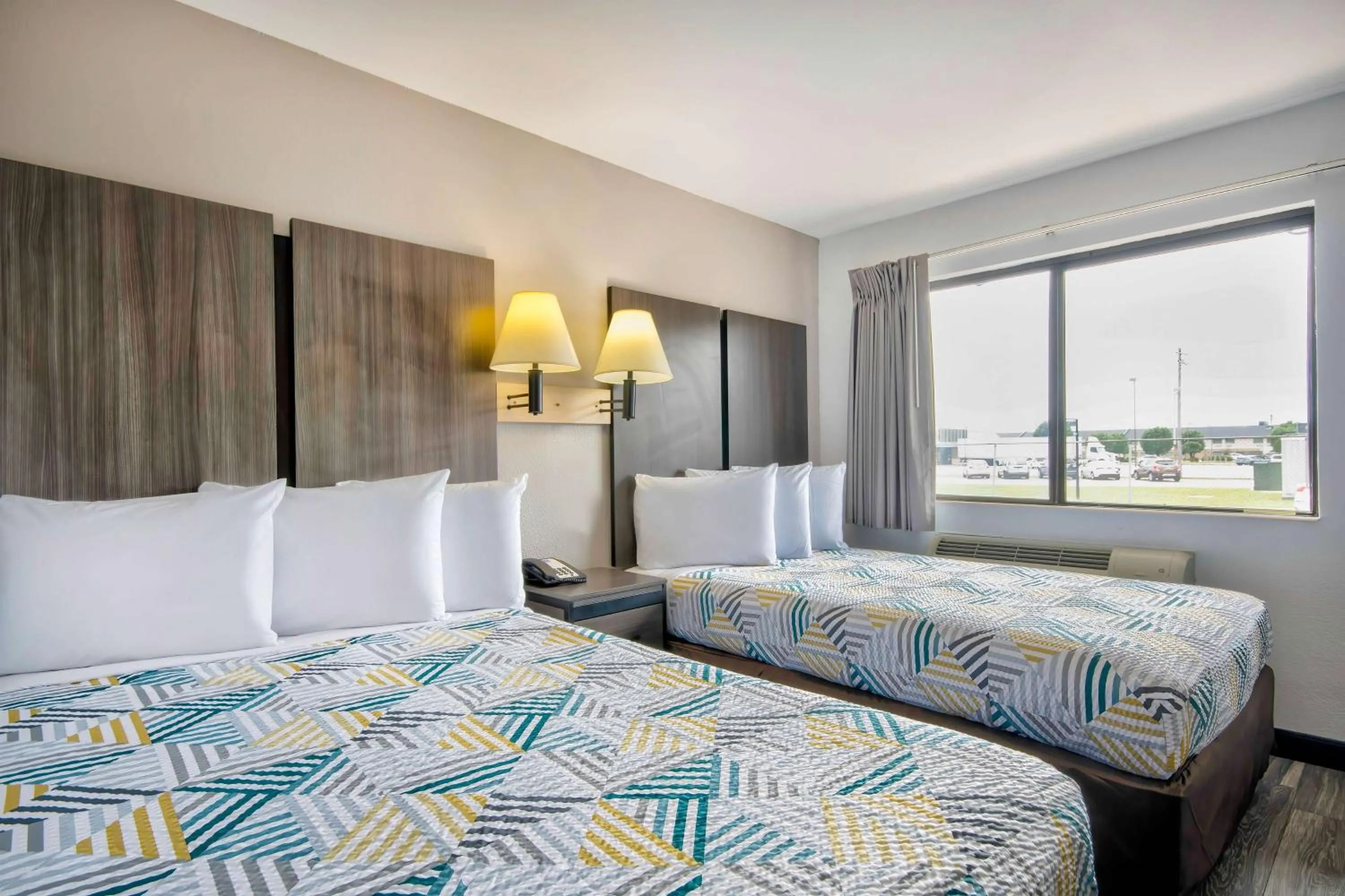 Quadruple Room - Non-Smoking in Motel 6 Jonesboro